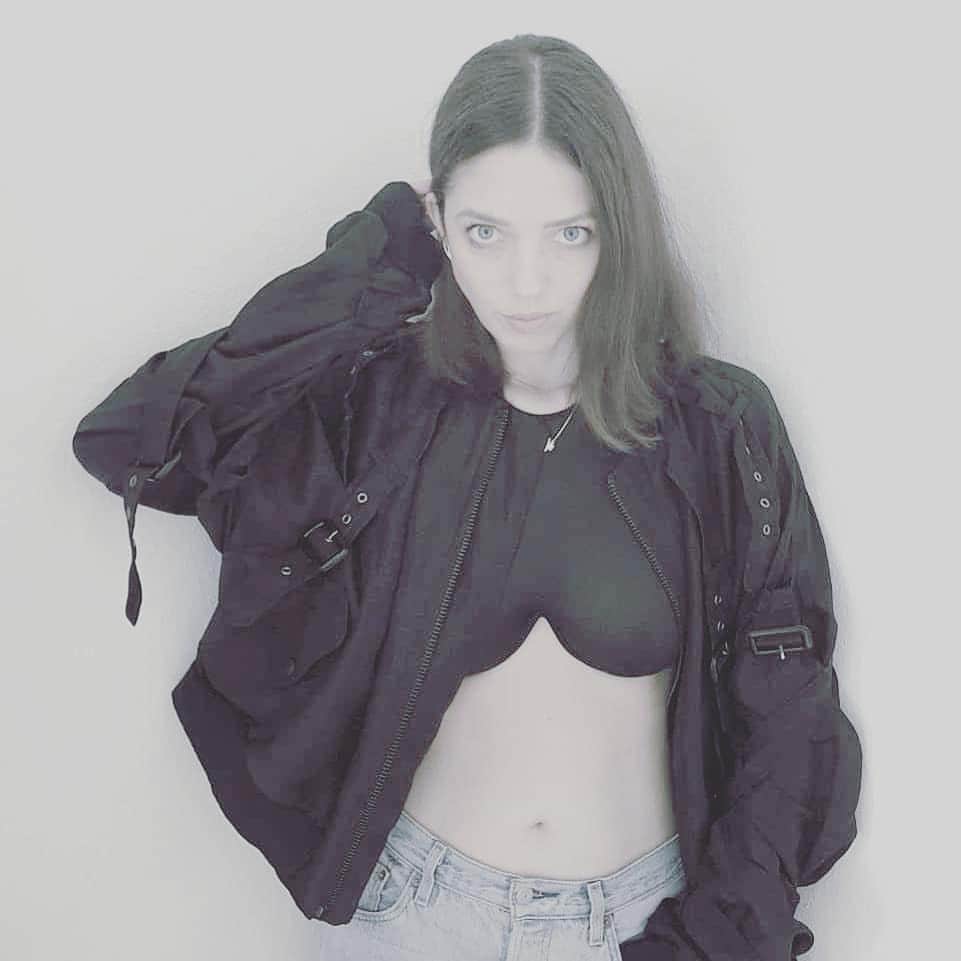 信國太志のインスタグラム：「2007年にデザインした服を見つけて愛用してくれてる美女の投稿からリグラム。 当時これからビッグシルエットになると予見してデザインしたから10年くらい早すぎた。  Back in 2007 I designed this predicting silhouette to be bigger so it was at least 10 years too early.  #Repost from @vaniitasstore with @regram.app ... Thank you @yaynathalie for this amazing image.. But I expect no less of a PR queen like you.  She's wearing the Taishi Nobukuni bondage bomber. And I also spot an iconic La Fille d'O bra. Thanks again for getting another item I love. It was so nice to meet you!  Go follower her here @yaynathalie and her magazine @yayzine  I only recently dicovered Taishi Nobukuni. He also has an eco line called Botanika 🖤 and some cool bondage/cargo pirces. So I hope I can get more of his amazing designs in the store.  #taishinobukuni #madtailor #lafilledo #bondage #helmutlang #bomberjacket #bomber #haiderackermann #margiela #maisonmartinmargiela #anndemeulemeester #avantgarde #avantgardefashion」