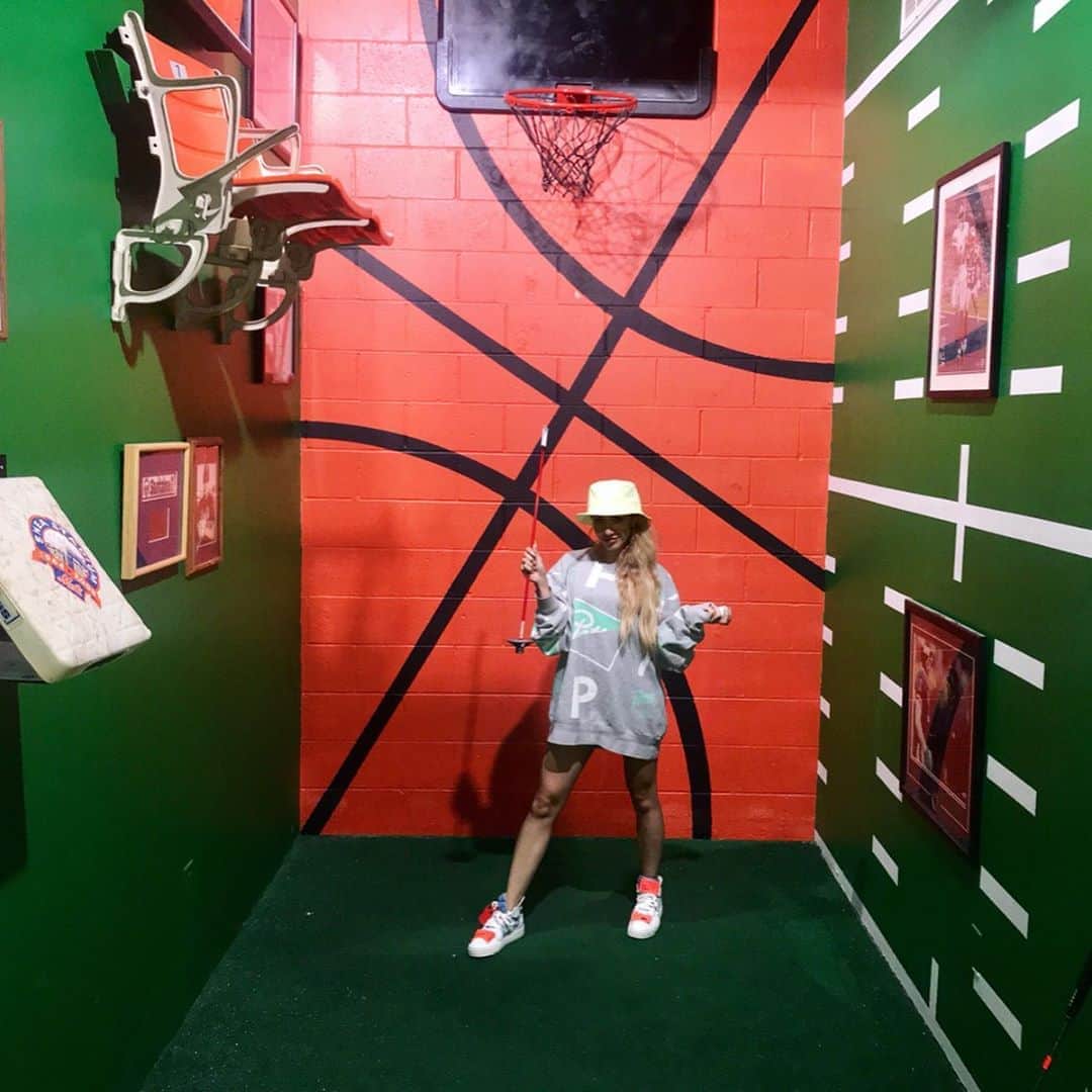ターラのインスタグラム：「Until next time ✨✨ ....... I look so 🔥 in that last photo」