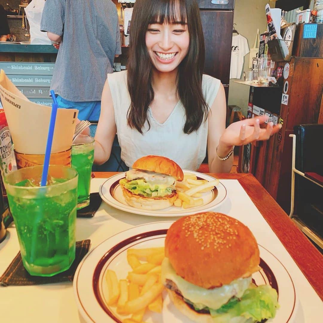 鈴木えりかさんのインスタグラム写真 - (鈴木えりかInstagram)「. この間、地元の子と🍔 しあわせそ〜、笑 . . . #hohokam #cafehohokam #harajuku #humberger #potato #🍔 #🍟 #lunch #cafe」7月18日 14時40分 - eripuu0713