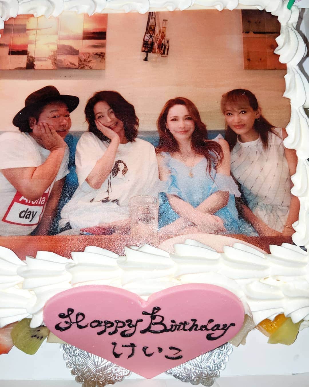 真山景子のインスタグラム：「なんて嬉しいサプライズ❤❤❤ ❤しげる❤藤井リナ❤アイちゃん😘ユーチン❤  ありがとうございました😝」