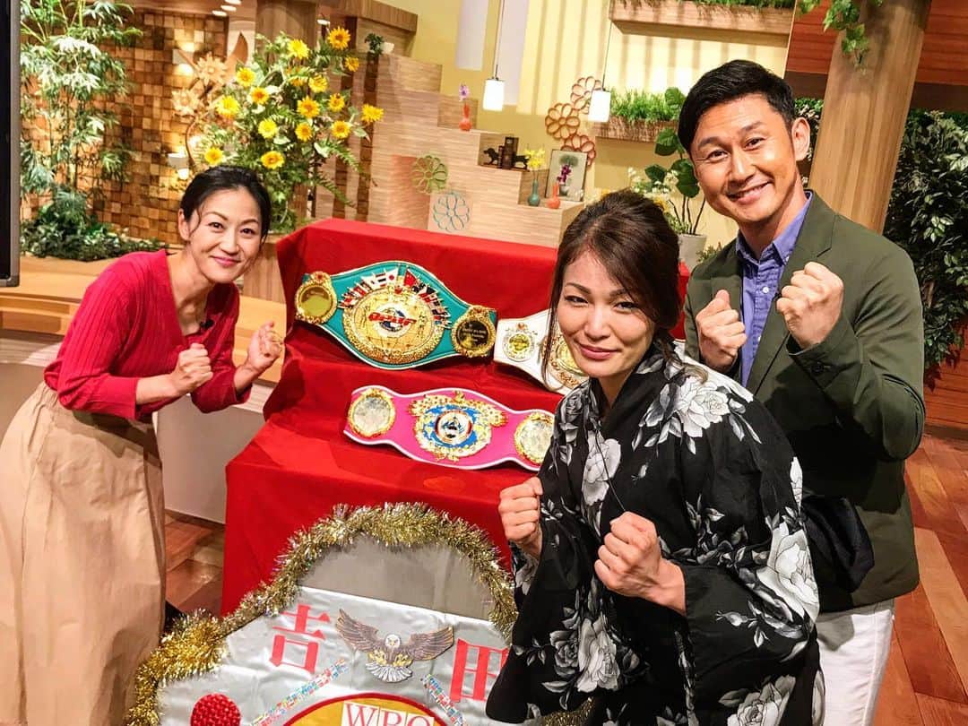 のインスタグラム：「【かごしま4】 ボクシング女子世界チャンピオン吉田実代さん 鹿児島凱旋^_^ 愛娘の実衣菜ちゃんは楽屋でぐっすり… 世界戦に集中するために およそ2ヶ月鹿児島のご実家にいて 親子離れ離れだったエピソードなど 披露してくれました！  日本、東洋太平洋、世界と 3つのベルトの重みも感じました^_^  #吉田実代 #世界チャンピオン #女子世界チャンピオン #wbo女子世界スーパーフライ級チャンピオン #第6代東洋太平洋バンタム級チャンピオン #初代日本女子バンタム級チャンピオン #沖永良部島観光親善大使 #mbc #mbctv #かごしま4 #mbc1ch」