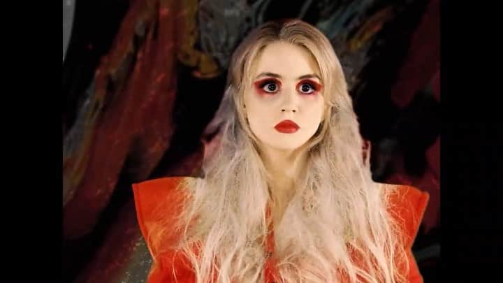 アリソン・ハーバードのインスタグラム：「thank you @pixiesofficial for letting me be in your music video!!! Check out their new video+song On Graveyard Hill — 💓 #pixies #ongraveyardhill」