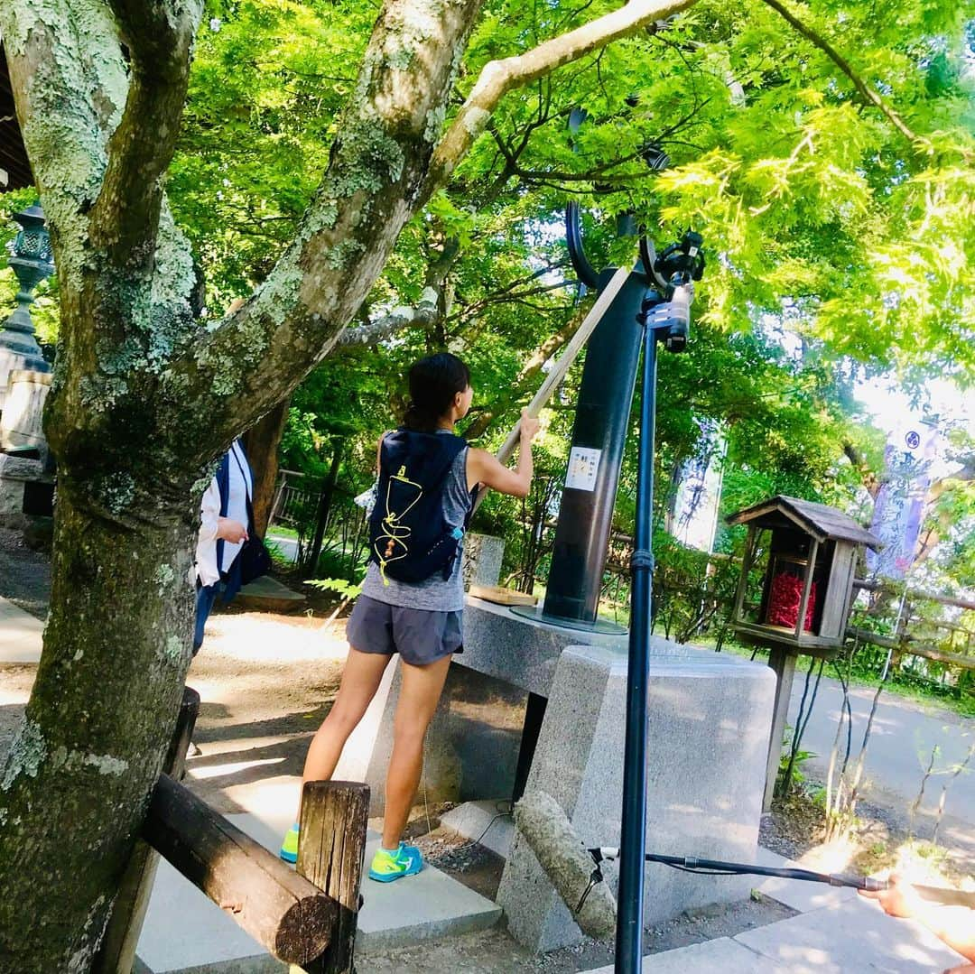 福島和可菜さんのインスタグラム写真 - (福島和可菜Instagram)「NHK  BSプレミアム 🏃ふらっとあの街  旅ラン10キロ🏃  観て下さった皆様、ありがとうございました🥰 今回は、〽️八王子～高尾山〽️ 高尾山は良く走りにも行っているので、馴染みの場所でしたが、八王子の街を走ったのは初めて🚩 温かい人や綺麗な景色にも出会え、街から山へとナチュラルに繋がっていく…🌳 走っていても気持ち良く、最高のコースでした🎵🎵🎵変化…があるって走っていても飽きないし、距離も走れますよね😊  走って旅をする事によって、 その土地や場所を五感で感じる事が出来る…✨ 車だと通り過ぎてしまったり、 歩くと遠かったり… そんな場所にも、自分の走力で行けるのだから、 何てヘルシーなんだろう㊗️㊗️㊗️（笑）  走るのが大好きな私にとっては、自分にマッチした旅のスタイルだと思います😚  これからも、日本、世界を☀️旅ラン☀️していくゾー👍  次回もお楽しみに🌈  #マラソンを本格的に始めて #約10キロ痩せました #毎日 #食べ飲み放題 #だけど #体型変わらず #食べるために走る #走るために食べる #healthy #走るっていい事づくし #日本 #世界 #走りたい #旅行 #ランニング #旅ラン #走る楽しみ #NHK #BS #プレミアム #love #running #走る #marathon #🏃」7月18日 9時35分 - fukushimawakana