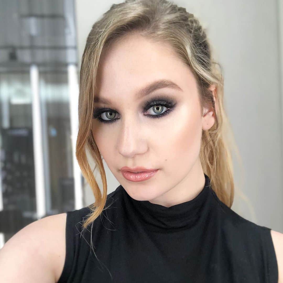 M·A·C Cosmetics Canadaさんのインスタグラム写真 - (M·A·C Cosmetics CanadaInstagram)「M·A·C Artist @glitteree puts a spin on the classic smoky eye with Dazzleshadow Liquid in Pantherized and Technakohl Liner in Graphblack」7月18日 10時00分 - maccosmeticscanada