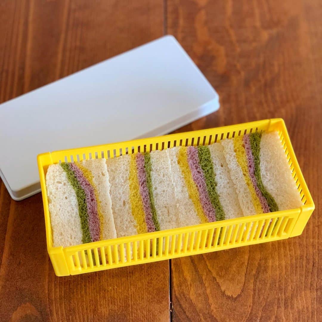 Ranさんのインスタグラム写真 - (RanInstagram)「. . #イラストパン . . サンドイッチじゃないよ。 イラストパンだよ😚♫ . . . It's not a sandwich.  It is an illustration bread！🥪 Trick art✨ . . . #bread #artfood #breadart #sandwich #BLT #kawaii #kawaiifood #lunchbox #lunchthime #funny #手作りパン #食パン #手作り食パン #サンドイッチ #サンドイッチ弁当 #ピクニック #ハムレタスチーズサンド #かわいいパン #だまし絵 #トリックアート #偽物 #Trickart #パン教室 #konel」7月18日 10時00分 - konel_bread