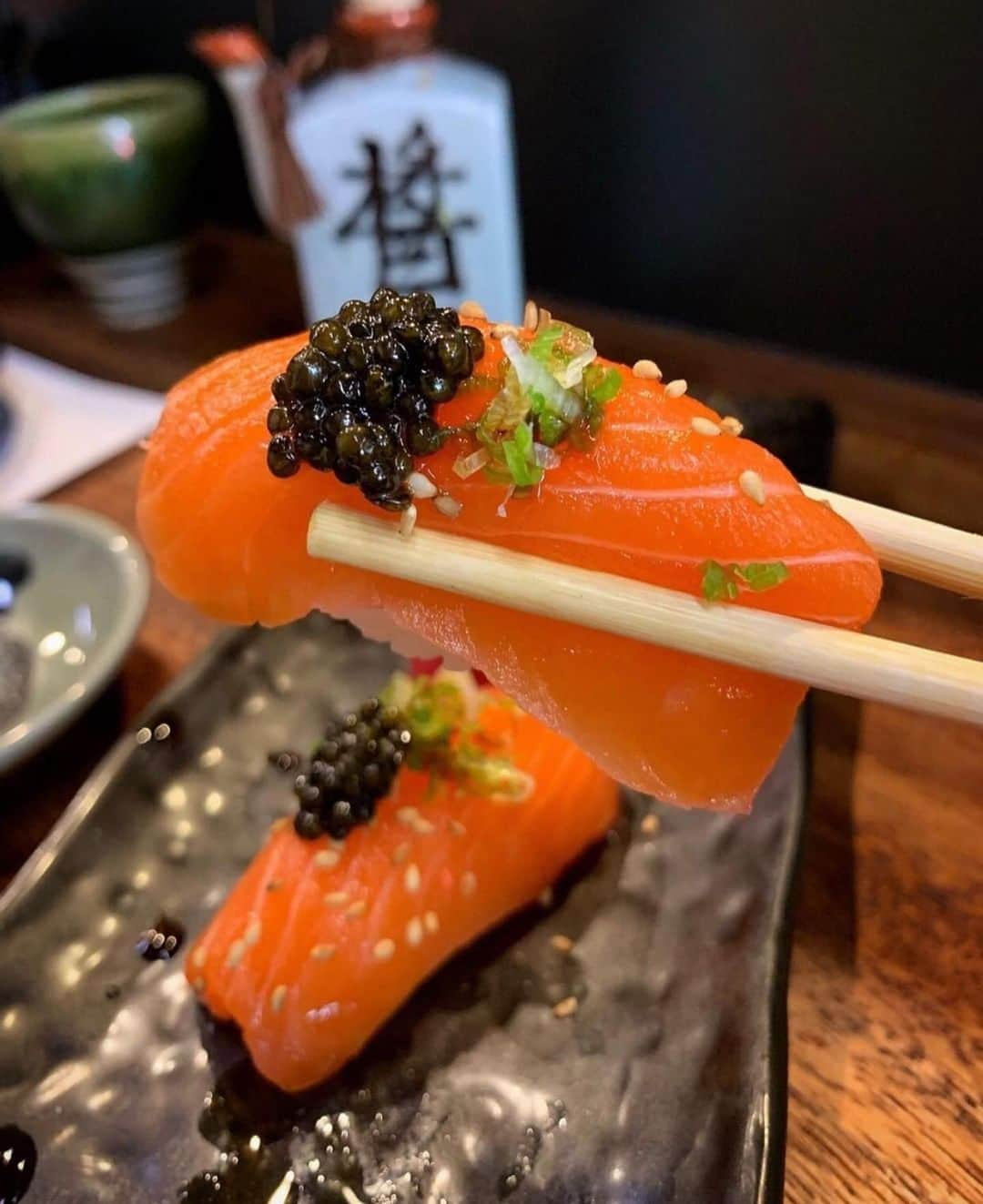 Eater LAさんのインスタグラム写真 - (Eater LAInstagram)「Salmon nigiri topped with black caviar from @seaweedhandrollbar. 📸: @foodie_ani. Hashtag #eaterla on your best photos for a chance to be featured.」7月18日 10時00分 - eater_la