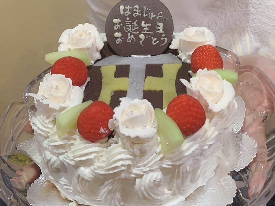 大湯みほさんのインスタグラム写真 - (大湯みほInstagram)「………… The other day was the birthday of favorite friend HAMAKO 🎂 ・ She loves Hanshin Tigers and Genki plaza and Nattou 🐯🏊‍♀️🍚 ・ She is always surrounded by lovely friends ✨ ・ I wish HAMAKO happiness from my heart 💕 ・ #surprise #birthday #friend #precious #memory #loves」7月18日 10時16分 - nukazukemiho0320