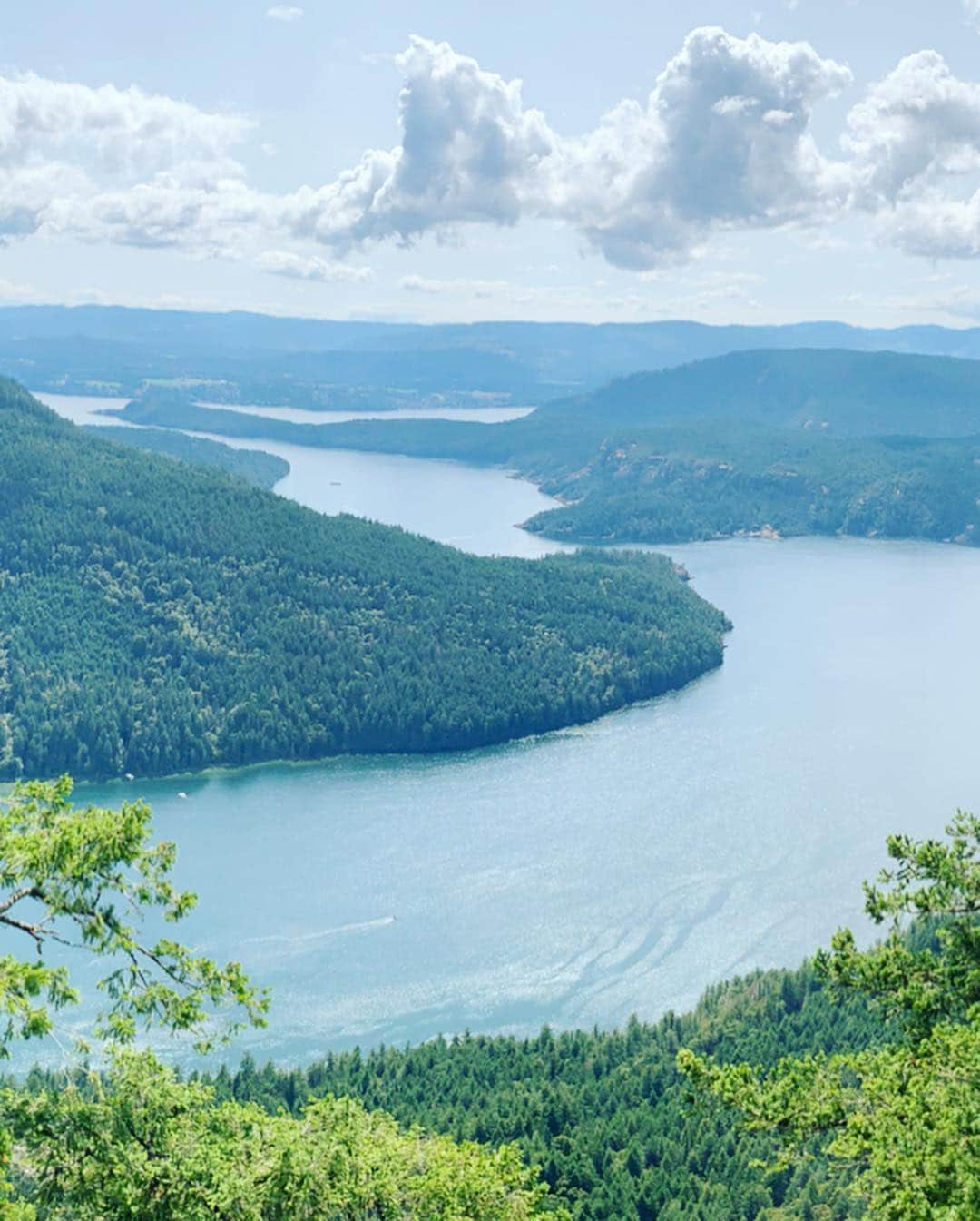 大橋夏菜さんのインスタグラム写真 - (大橋夏菜Instagram)「自然が豊かでとにかく気持ち良かった🍃 . . 🌿VanDusen Botanical Garden @vandusengarden . . . ⛵️Deep Cove . . . 🌲CAPILANO SUSPENSION BRIGE PARK  @capilanosuspensionbridge . . . 🌴Salt Spring Island . . . 🌹Queen Elizabeth Park . . .  #vancouver  #canada #🇨🇦 #travel #travellover  #park #nature」7月18日 10時27分 - kana817_ohashi