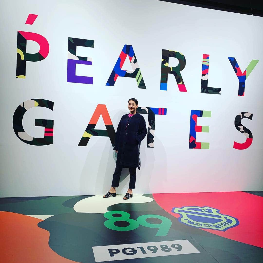 のインスタグラム：「先週 #pearlygates  #パーリーゲイツ 2020awの展示会へ🏌️‍♀️⛳️ since1989 のパーリゲイツは 今年で30周年 🎉  次の秋冬モデルは初期の #カモフラージュ デザイン と 今をミックスした カラフルで楽しいゴルフウェア🏌️‍♀️💚💗 着用しているチェック柄のボンディングコート良かったよ👍ゴルフにも普段にも着れる👍  @pearlygates_official  #golf #golfwear #sport」