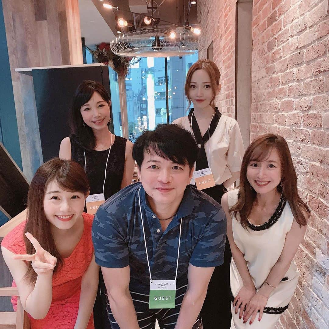 山川恵里佳さんのインスタグラム写真 - (山川恵里佳Instagram)「・ ・ 大好きなひーひゃんと @ikebukuro.espressodworks のレセプションパーティーへ🎉食材にこだわっていて美味しくてオシャレ❤︎デートにも女子会にもつかえるよー @melonpansyachou お誘いいただきありがとうございました！ @ayaco.katoh  @shareeat_jp  美人キャリアウーマンのお二人との出会いもうれしい❤︎ ・ #池袋パンケーキ#池袋プリン#池袋食パン#池袋映画#デート#女子会#todaysoutfit#ootd#ootn#girl#impress_shots#picoftheday#friends#bff#5ever ・ ひーひゃんだいすきだよ❤︎」7月18日 10時31分 - erika_3_official