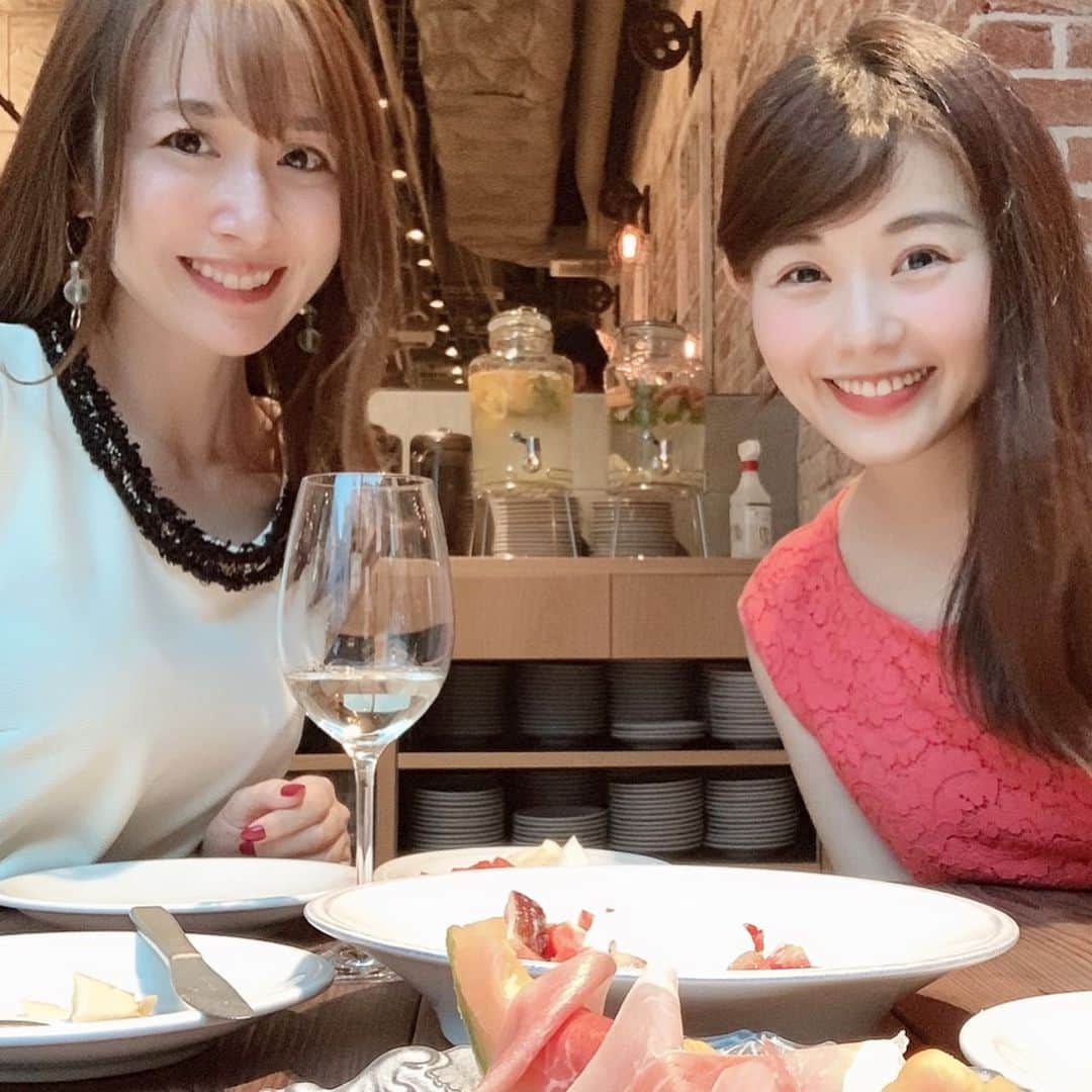 山川恵里佳さんのインスタグラム写真 - (山川恵里佳Instagram)「・ ・ 大好きなひーひゃんと @ikebukuro.espressodworks のレセプションパーティーへ🎉食材にこだわっていて美味しくてオシャレ❤︎デートにも女子会にもつかえるよー @melonpansyachou お誘いいただきありがとうございました！ @ayaco.katoh  @shareeat_jp  美人キャリアウーマンのお二人との出会いもうれしい❤︎ ・ #池袋パンケーキ#池袋プリン#池袋食パン#池袋映画#デート#女子会#todaysoutfit#ootd#ootn#girl#impress_shots#picoftheday#friends#bff#5ever ・ ひーひゃんだいすきだよ❤︎」7月18日 10時31分 - erika_3_official