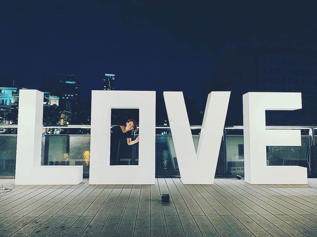 二宮愛のインスタグラム：「昨夜はジェダイと共に軽く撮影in大阪！！！ 旅日記、着々と撮れております。 才能溢れる人と遊ぶのは本当に楽しい。自分も楽しい事たくさんして輝こうと思えます。 ________________ Les Misérables 大阪・梅田芸術劇場公演、残りわずかとなりました。 最後まで気を抜かずに突っ走ってこ！！！ ________________ #レミゼラブル #大阪 #梅田芸術劇場 #梅芸 #lesmiserables #fantine #ファンテーヌ」