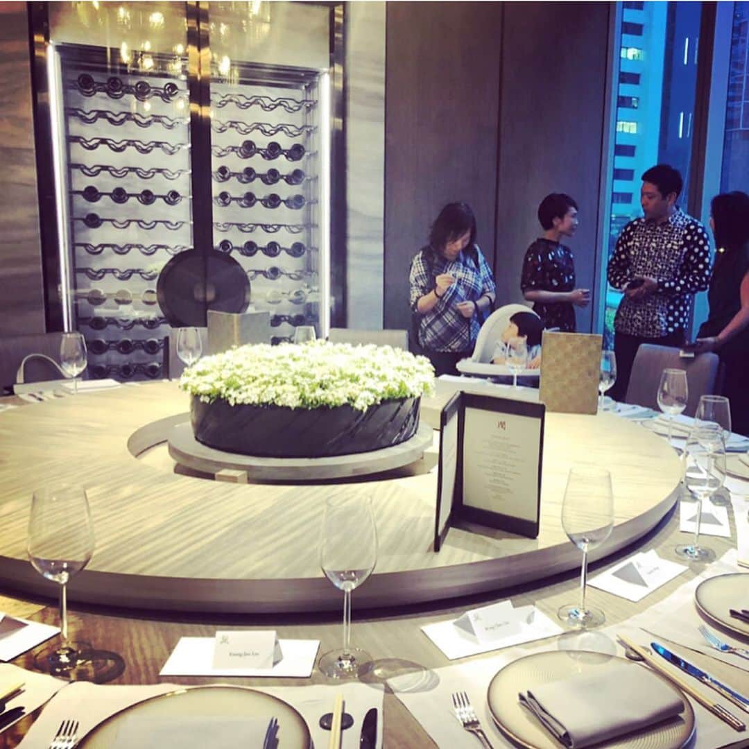 清川あさみさんのインスタグラム写真 - (清川あさみInstagram)「いつもありがとうございます✨ We had a very nice time.  #hongkong  #dinner #wonderful #person #family」7月18日 10時58分 - asami_kiyokawa