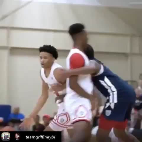 ブレイク・グリフィンのインスタグラム：「skates ⛸⛸ @teamgriffineybl」