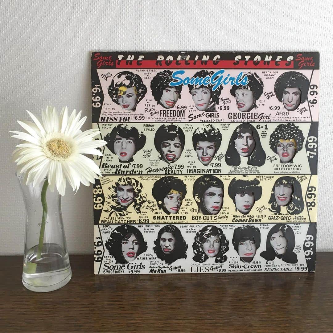 今村沙緒里のインスタグラム：「Miss You★ THE ROLLING STONES！！ ・ #music #therollingstones #missyou #rock #artwork #love #음악 #아트 #ローリングストーンズ #ロック #レコード #お花屋さんがガーベラくれた❤︎」
