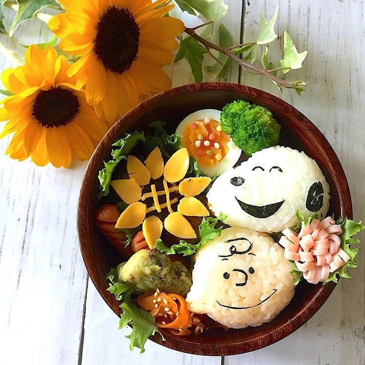 CCC PHOTOLIFE LAB INC. さんのインスタグラム写真 - (CCC PHOTOLIFE LAB INC. Instagram)「﻿ ﻿ Photo by @kazzzmint﻿ ﻿ 🧡本日のリグラム写真はこちら🧡﻿ ひまわり弁当🌻🍱﻿ フタを開けると、スヌーピーとチャーリーブラウンが❣️﻿ お弁当の中にひまわりも咲いています🌻💗﻿ こんなかわいいお弁当を見たら、こちらまで笑顔になりますね😊✨﻿ ﻿ ﻿ ❤︎❤︎❤︎❤︎❤︎❤︎❤︎❤︎❤︎❤︎❤︎❤︎❤︎❤︎❤︎❤︎❤︎❤︎❤︎❤︎❤︎❤︎﻿ こちらのお写真の撮影のコツは✍🏻﻿ ✅窓際で自然光を取り入れて撮影📸☀️﻿ ✅お弁当の内容と背景に統一感を持たせる🌷﻿ ✅お弁当がキレイに写る範囲まで明るさを調整💡🌟﻿ ❤︎❤︎❤︎❤︎❤︎❤︎❤︎❤︎❤︎❤︎❤︎❤︎❤︎❤︎❤︎❤︎❤︎❤︎❤︎❤︎❤︎❤︎﻿ ﻿ ﻿ 夏を感じる、とってもステキなお弁当です😆❣️﻿ かわいすぎて、食べずにずっと見ていたいですね🥺💕笑﻿ ﻿ ﻿ 🐶@kazzzmintさん🐶﻿ 素敵なお写真ありがとうございました！﻿ いいねやフォロー大歓迎です❣CCCフォトライフラボを、️どうぞよろしくお願いします✨﻿ ﻿ #socialgrapher#ソーシャルグラファー#cccphotolifelab#cccフォトライフラボ﻿ ﻿ #torutte#7月#お弁当#弁当#お弁当記録#手作り弁当#オベンタグラム#お昼が楽しみになるお弁当#ひまわり#スヌーピー#チャーリーブラウン#キャラフード#キャラ弁#デコ弁#キャラおにぎり#おうちごはん#クッキングラム#豊かな食卓﻿ ﻿ #instafood#snoopy#cookingram#foodstagram#foodstyling#repost」7月18日 11時14分 - cccphotolifelab