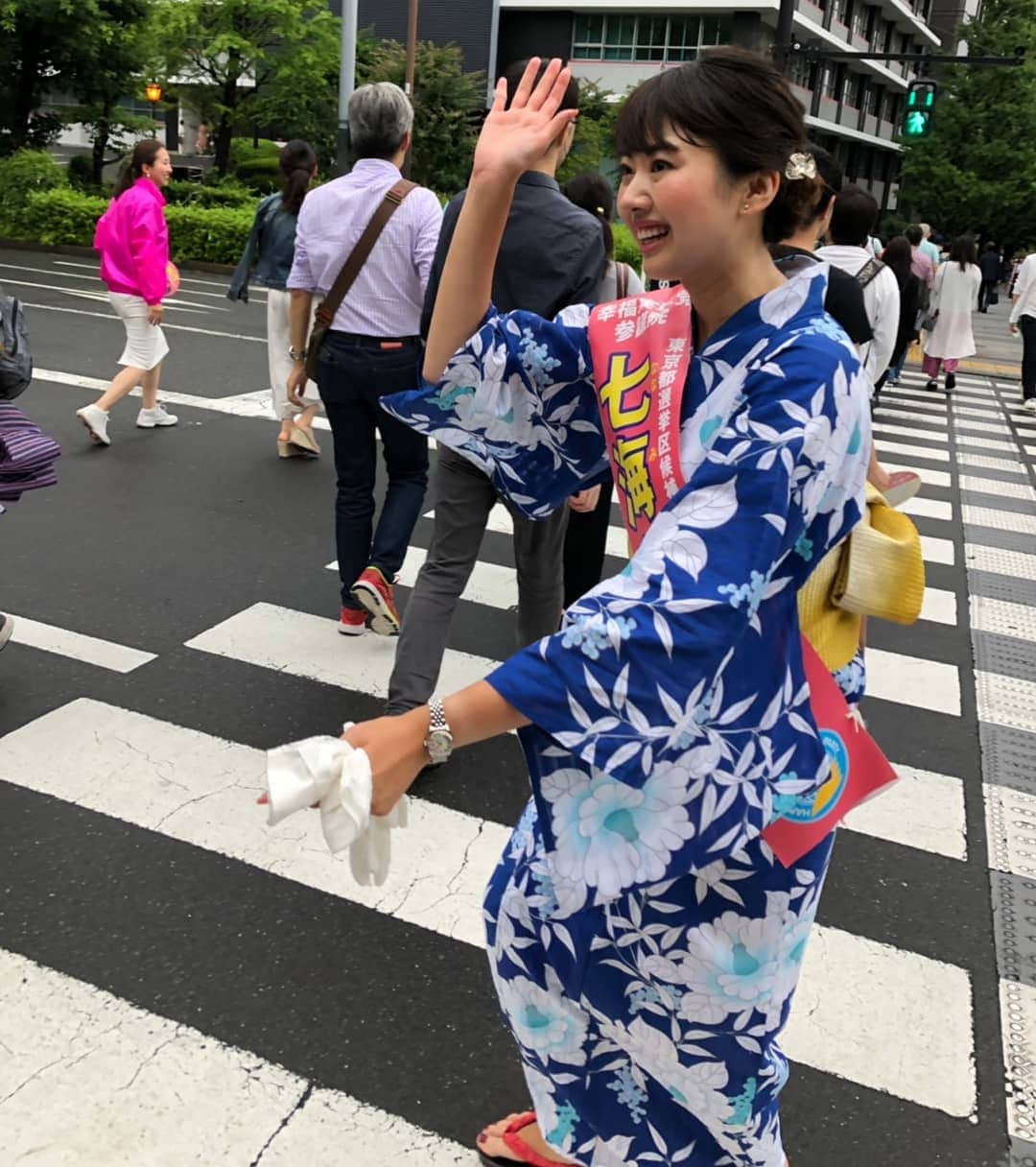七海ひろこさんのインスタグラム写真 - (七海ひろこInstagram)「ありがとうございます。チラシを受け取ってくれて。握手をしてくれて。頷いてくれて。本当にありがとうございます。 #参院選 #参院選2019 #靖国神社 #みたま祭り #みたままつり #比例は幸福 #比例は釈りょうこ #東京選挙区は七海ひろこ #幸福実現党 #幸福実現」7月18日 11時14分 - nanamihiroko_