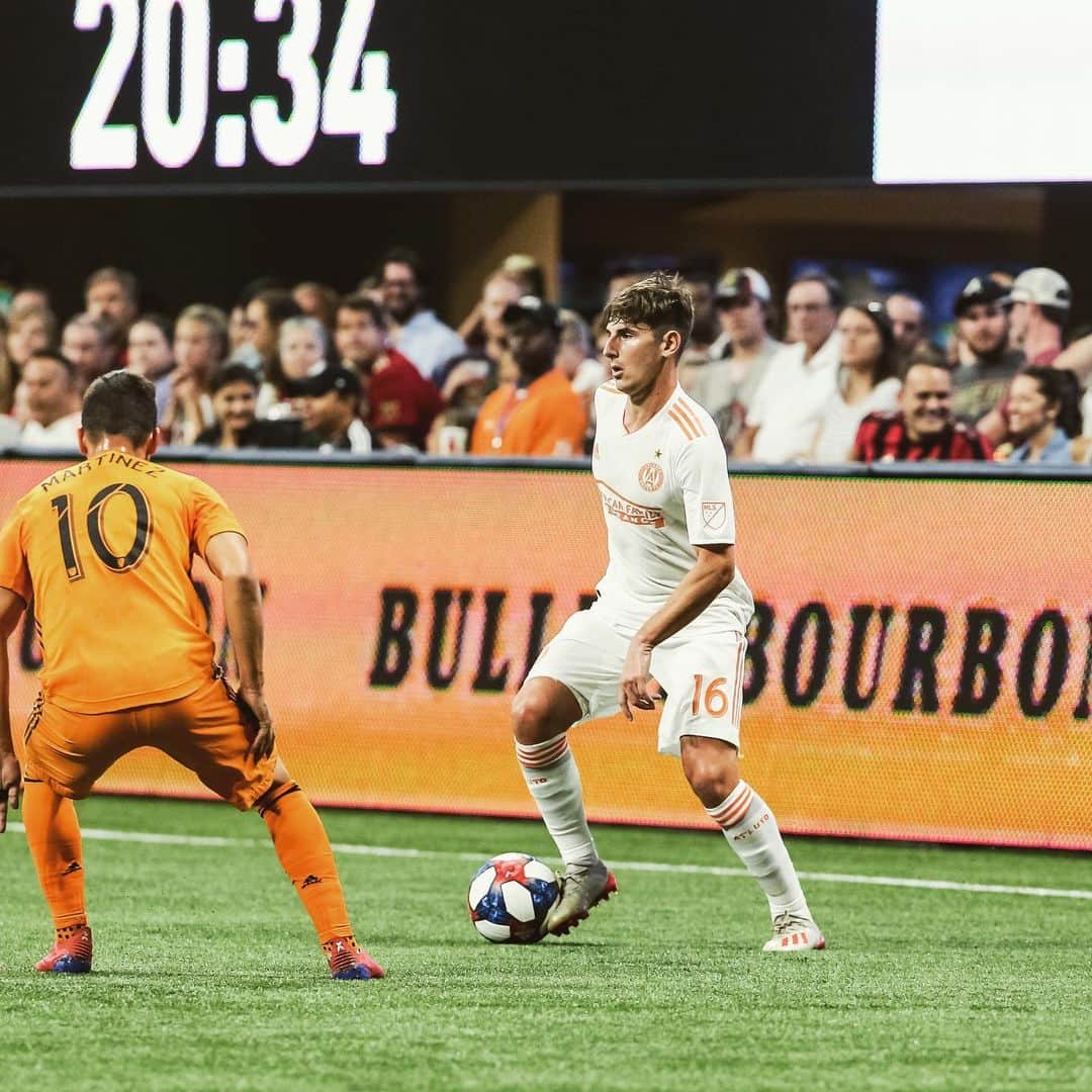 のインスタグラム：「Great win and performance tonight! Atmosphere was amazing! 🙌🏼🔴⚫️」