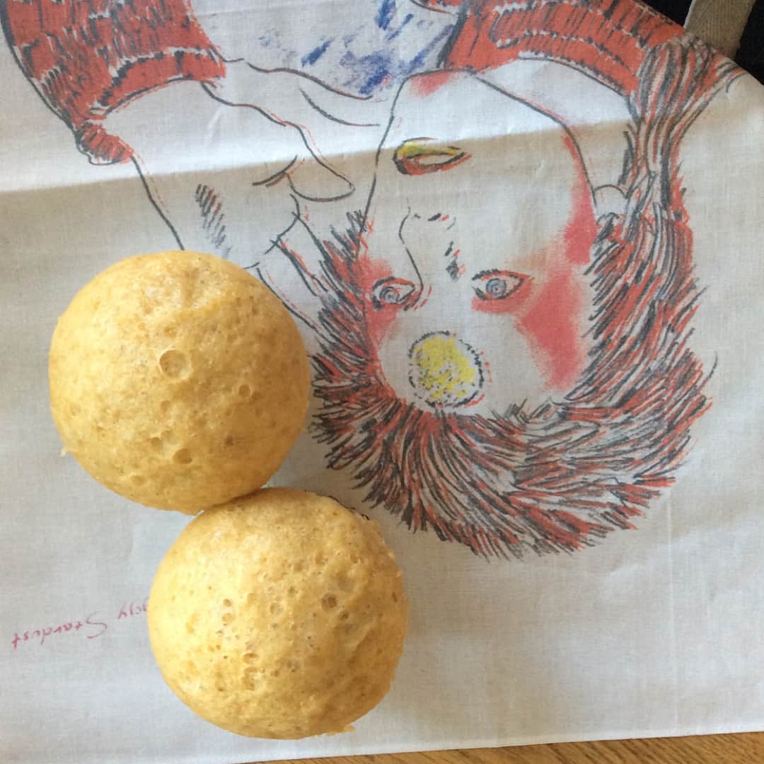 のインスタグラム：「look up to full moon in july 🌝moon age 15.3 tonight---todays recommend : organic veges pho,pork bun(cold or warm),#3 pho champon 🐚 w/squid dumplings and fresh lovely veges,ground pork & lemonglass rice plate🌶,boiled shiny 🥚/coriander topping,dong pou rou rice🇻🇳,ginger beer 🇬🇧and petillant mars of mars 🍇🥂🇯🇵 こんにちは。昨夜のtokyoは 久しぶりに晴れ間に恵まれ うつくしいfull moonでした。 本日のおすすめは「季節の根菜 有機野菜を中心とした7種のお野菜のフォー」「豚肉とレモングラスのブン 細麺甘酢ダレ 冷/太麺お醤油ダレ 温」「烏賊団子 ヤングコーン 木耳 スナップ豌豆のちゃんぽんのフォー *豆乳スープ仕立て」「豚ひき肉とレモングラスのピリ辛そぼろごはん ミニスープ付き」「半熟味付き🥚/パクチートッピング」「椰子ジュースのトンポウロウライス(ヴェトナム風豚の角煮ごはん)」「ジンジャービア」「甲州マルスワイナリーの発泡和飲 *miniボトル」です。 肌寒かったり、蒸し暑かったりと、梅雨どきの天候で体調を崩されていたり 風邪をひかれていらっしゃる方も多いので、旬のお野菜をしっかりと摂って からだの中からご自愛下さいませ。 本日のお野菜は 男爵 カブ 讃岐にんじん 南瓜 隠元 モロッコいんげんの7種です。 厨房では 引き続き、ヴェトナムハーブ ラロットリーフを使って 新しい3rd noodleの試作中です。 本日も🕦より中休みなしでopen、 マーラーカオボールもしっとりと蒸し上がりました。 どうぞ お好きなお時間に お立ち寄り下さいませ。 📻todays opening bgm 'low'  david bowie(1977) スタッフ一同 #moonage #low」