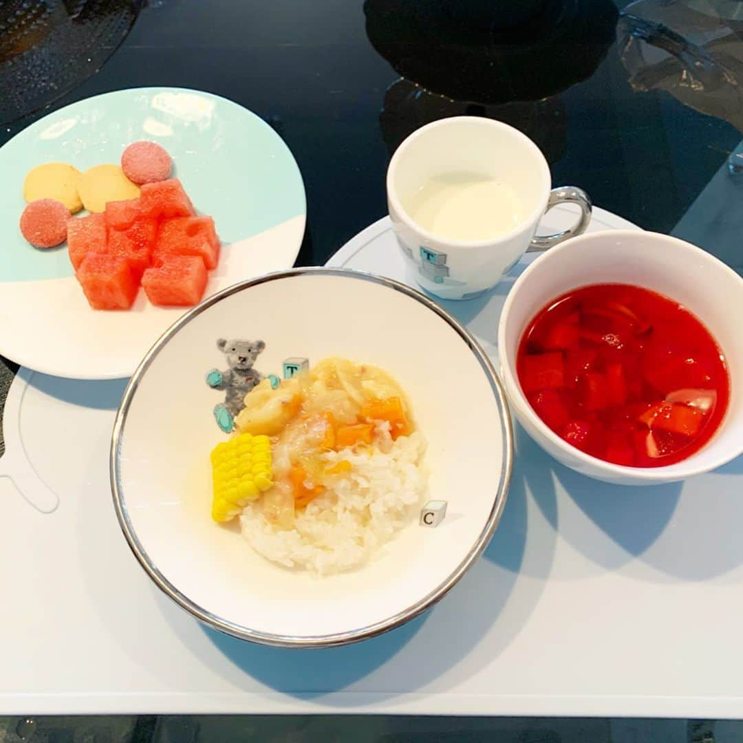 河島未怜のインスタグラム：「#子どもごはん まとめ🍴 ・ こんなにたくさん食べるの？という日もあるけど ほとんど食べない日もあったり。 なかなか思うようにいかない毎日です😌 ・ 食べやすいごはん作り、 少食でも栄養いっぱいのご飯作り、 見た目にも楽しめるご飯作り、 勉強していきたい₍₍(∩´ ᵕ `∩)⁾⁾ ・ みなさまのおすすめ #1歳児ごはん  教えてください♡ ・ #幼児食 #離乳食完了期 #食育 #男の子まま #ママリクッキング」