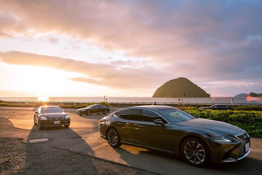 LEXUS / レクサスさんのインスタグラム写真 - (LEXUS / レクサスInstagram)「【DINNING OUT with LEXUS】 青森県浅虫温泉にて2夜限りで開催された野外レストラン「DINING OUT AOMORI-ASAMUSHI with LEXUS」。 参加したゲストは色鮮やかな夏の青森をLEXUSとともに堪能し、ディナー会場へ。史上初めての東北開催を担当したabysse目黒シェフが豊かな海の幸のフルコースを振舞いました。 ⇒ https://bit.ly/2NUQO21  #レクサス #ダイニングアウト #青森 #浅虫 #目黒浩太郎 #LEXUS #DININGOUTwithLEXUS #DININGOUT #aomori #asamushi #abysse」7月18日 11時59分 - lexus_jp