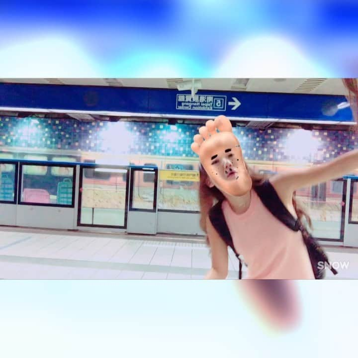 森朝奈のインスタグラム：「いもうと愛が止まらない。  #あしのうらダンス #意味不明すぎて愛おしい #もうなんでもかわいいよ」