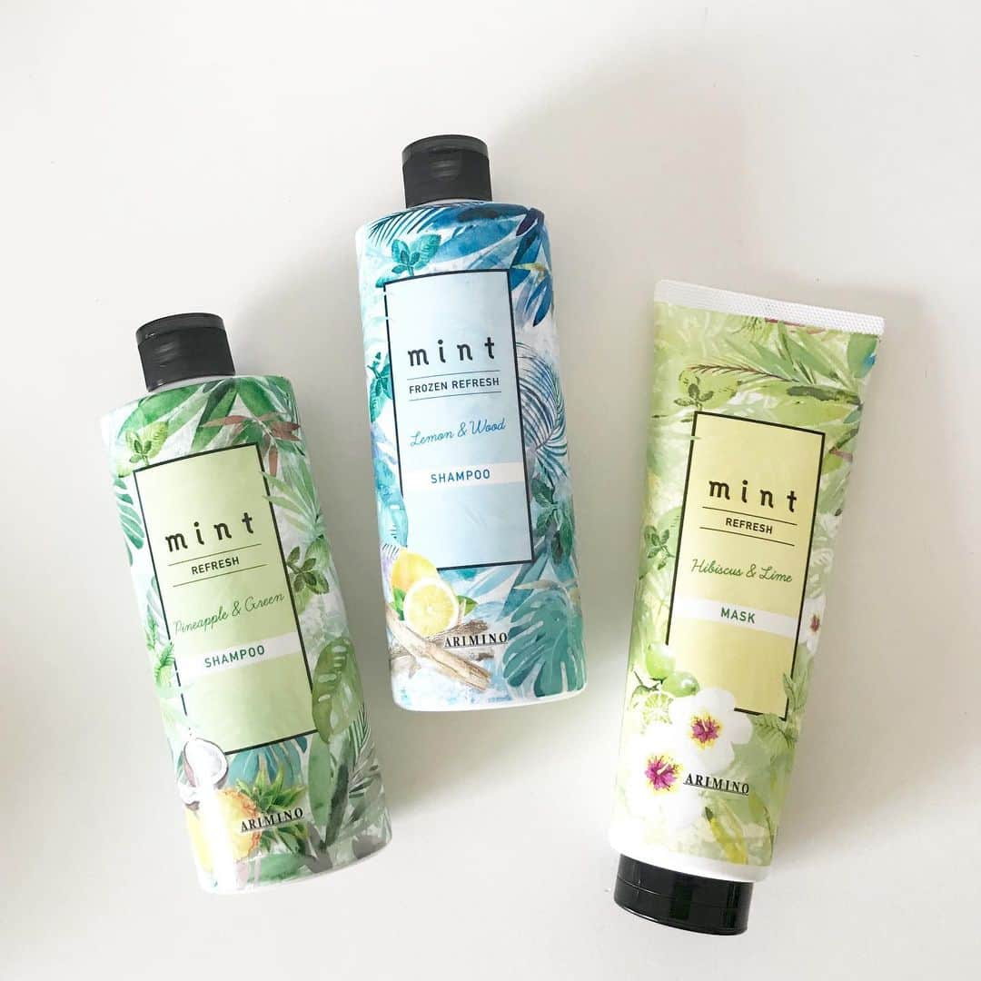 haruru0724さんのインスタグラム写真 - (haruru0724Instagram)「@arimino_tokyo の 『mint』のshampoo & mask❤︎ . . 今の梅雨のベタベタジメジメの時期から 汗をたくさんかく暑い夏の時期は、 頭皮気になりますよね💦 そんな時にこのミントの シャンプーとトリートメントがすごく良い！！！ 冷涼感もあるし、 毛穴を綺麗にしてくれて、スッキリ！ . . 左から 心地よい清涼感で、 皮脂や汚れを洗い流す ミントシャンプーリフレッシュ . . すっきりとした冷涼感で、 皮脂や汚れをしっかりと洗い流す ミントシャンプーフローズンリフレッシュ . . 皮脂吸着性の高いグリーンクレイ配合で、 毛穴に残った皮脂を取り除く ミントマスクリフレッシュ (スカルプ・ヘアトリートメントメント) . . 毎日じゃなく、 特にベタベタする日や、 汗かいた日などに使ったりしてます❤︎ 本当スッキリ気持ち良いから、 使ってみて下さい✨ . . . #mint #ミント #シャンプー #ヘアマスク #トリートメント #shampoo #mask #ヘアケア #スカルプ #haircare #サラサラヘアー #頭皮ケア #地肌ケア #セミロング #ロングヘア #サロンモデル #サロモ #置き画 #置き画くら部 #ママ美容 #美容 #美容好き #美容好きな人と繋がりたい #美容マニア #美容オタク #コスメ #コスメ好きさんと繋がりたい #mamagirl #locari #haruru0724_cosme」7月18日 12時00分 - haruru0724