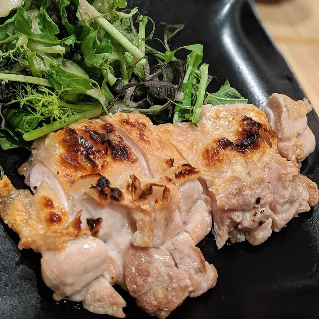 大見さなえさんのインスタグラム写真 - (大見さなえInstagram)「のど黒イチオシの和食店🤤💓💓💓 白金高輪『和食 哲茶ん』  のどぐろは山陰から直送させたものだけを使用しているとのこと！ びっくりするくらい脂のってる😍😍 塩焼きは皮目パリッと中ふっくら(*´꒳`*) のど黒の炙り刺しも美味し過ぎた☺️💓 なによりお刺身食べる時に、煎り酒があるのが嬉しいポイント😍  〆は店主さんが毎日手打ちしてるお蕎麦！ 素敵なご夫婦で沢山話し込んじゃいました🙈🌸 ・ 前にも行ったことあるけど、和食・割烹料理屋さんで ありながら、アットホームな雰囲気があるので、 また帰ってきたくなるお店🙈💓 ・ #のど黒 #お刺身盛り合わせ #喉黒 #のどぐろ #和食 #懐石料理 #pixelで撮影 #白金高輪グルメ #三田グルメ #めぐログ_白金高輪」7月18日 11時57分 - tabe_megumi