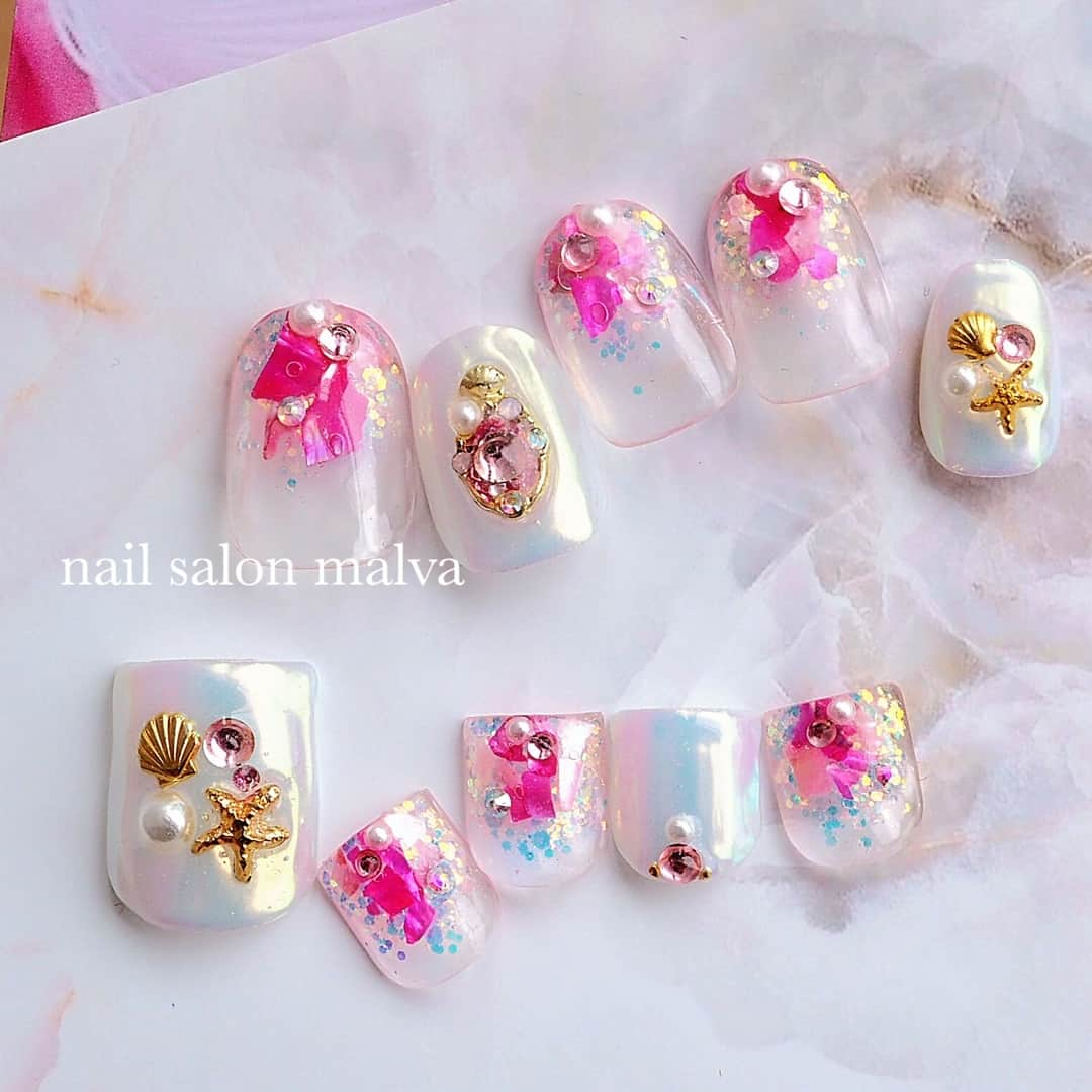 nailsalon malva（ネイルサロンマルヴァ）さんのインスタグラム写真 - (nailsalon malva（ネイルサロンマルヴァ）Instagram)「★ハンド&フットSET109★  セットのキャンペーンだとお得です✡  HPには夏にオススメのキャンペーンネイル沢山のってます💅ぜひご覧ください⭐︎ nailsalon malva  ご予約はLINEからがオススメです☆ 🌙原宿LINE ID→《@malva》 ※@を忘れずに‼︎ 全てのアートや料金表はHPより http://www.malvanail.com/sp/  #malva#マルヴァ#ネイル#gelnail#nail#nailart#naildesign#nailstagram#ジェル#gel#ジェルネイル#ネイルデザイン#原宿ネイル#nailsalon#ネイルサロン#ネイルチップ#森絵里香#malvaネイル#malvanail#ネイリスト募集#美甲#ロシアンマニキュア#ハンドネイル#夏ネイル#네일#젤네일#甲油#指甲#beauty#フットネイル」7月18日 12時00分 - malva_nail