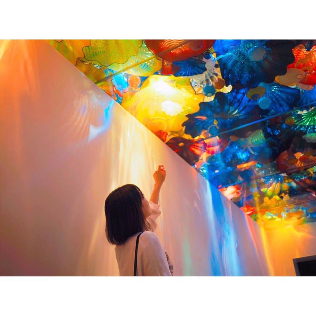 小川あゆ美さんのインスタグラム写真 - (小川あゆ美Instagram)「. 📍富山市ガラス美術館 ここは富山市立図書館とカフェも併設されていて、建物もとても素敵で、近くに住んでたらしょっちゅう来ちゃうんだろうなぁ*｡꙳ . . . . . #富山旅行 #富山市ガラス美術館 #美術館巡り #ガラスアート #カメラ女子 #アートにふれる #旅女 #旅の記録 #お写んぽ #キリトリセカイ #広がり同盟 #東京カメラ部 #かめらいふ #暗がり同盟  #toyama #artmuseum #tabijo #art_of_japan_ #igportrait #good_portraits_world #as_archive #color_jp #토미야마 #미술관 #단발머리 #여행스타그램 #여행기록 #일본여행 #좋아요환영 #좋아요반사」7月18日 12時12分 - ayumi_ogawa