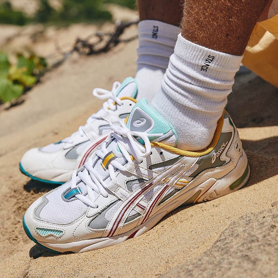 Sneaker Newsさんのインスタグラム写真 - (Sneaker NewsInstagram)「Ronnie Fieg teams with longtime footwear partner ASICS for the GEL-Kayano 5 OG "Oasis". For a complete look at the full capsule dropping this Friday 7/19, hit the link in our bio.」7月18日 12時25分 - sneakernews