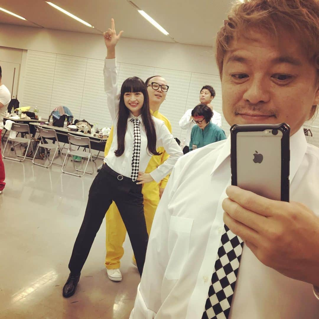 松谷賢示さんのインスタグラム写真 - (松谷賢示Instagram)「テレ朝サマステライブ、本番前の小川ちゃんのサタデーナイトフィーバー！ . . . . . . . . #吉本坂46 #テレビ朝日 #テレ朝夏祭り  #Summerstation #選抜#紅一点#スパイク小川 #RED #sweet monster #ダンス #歌 #サタデーナイトフィーバー #ポーズ #決まってるね #スタイル #抜群 #後ろのたかし #ふざけてるね #スパイク松浦 #下向いてるね #パンサー尾形  #襟もと直してるね #水玉れっぷう隊ケン #髪#決まってるね #スタイリスト さんのお陰 #けど#おっさん #見え隠れしてるね」7月18日 12時35分 - mizutamarepputai_ken