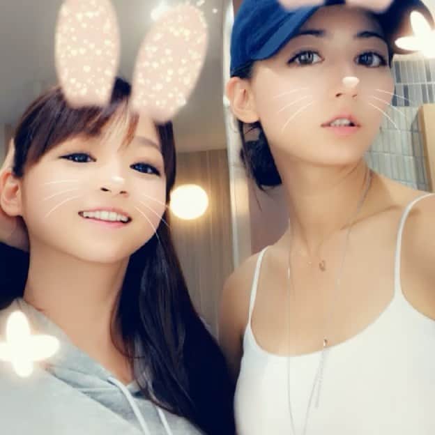 くぼたみかのインスタグラム：「1枚目:セクシー対決 2枚目:カップルの喧嘩(吹き替え版) 3枚目:きもい動き 最後は...❤️ 大好きなマヤ @maya_m0901 と🥰」