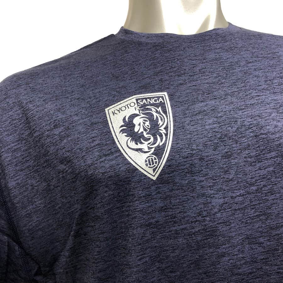 京都サンガF.C.さんのインスタグラム写真 - (京都サンガF.C.Instagram)「【7/20(土) 大宮戦】グッズ情報（PUMA編） 『PUMAコラボTシャツ（3種）』を販売‼️ このTシャツはPUMA社が選手・スタッフのためではく、⚽️サンガファン⚽️のために製作したファンウェアです。  #sanga #サンガ #PUMA #コラボ #エナジー #胸にエンブレムを採用したデザイン #エナジートレンドグラフィック #袖にシャツと同系色のKYOTOSANGAFCロゴを採用したデザイン #Rebelポケット #背中襟元にシャツと同系色のKYOTOSANGAFCロゴを採用したデザイン #一般価格 #3990円 #FC価格 #3600円  @PUMAFootball_JP #新たな高みへ」7月18日 13時00分 - kyotosanga_official
