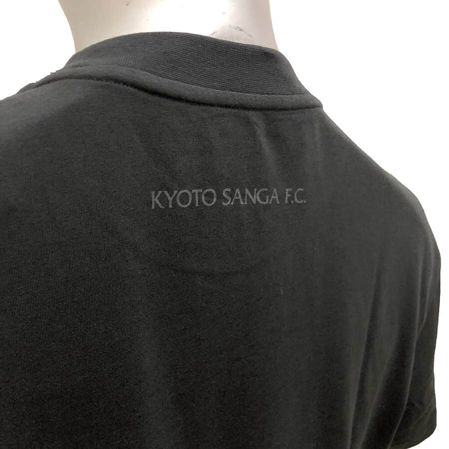 京都サンガF.C.さんのインスタグラム写真 - (京都サンガF.C.Instagram)「【7/20(土) 大宮戦】グッズ情報（PUMA編） 『PUMAコラボTシャツ（3種）』を販売‼️ このTシャツはPUMA社が選手・スタッフのためではく、⚽️サンガファン⚽️のために製作したファンウェアです。  #sanga #サンガ #PUMA #コラボ #エナジー #胸にエンブレムを採用したデザイン #エナジートレンドグラフィック #袖にシャツと同系色のKYOTOSANGAFCロゴを採用したデザイン #Rebelポケット #背中襟元にシャツと同系色のKYOTOSANGAFCロゴを採用したデザイン #一般価格 #3990円 #FC価格 #3600円  @PUMAFootball_JP #新たな高みへ」7月18日 13時00分 - kyotosanga_official