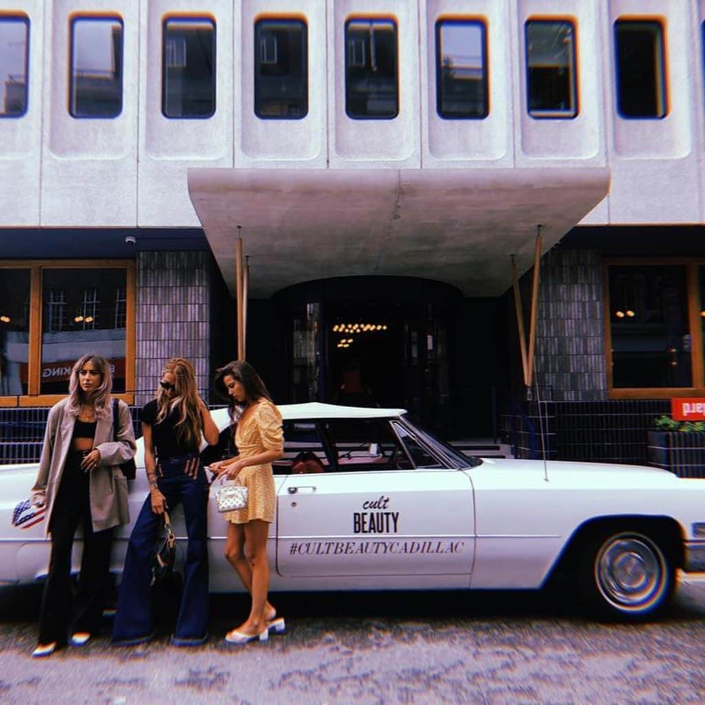 ルー・ティーズデールさんのインスタグラム写真 - (ルー・ティーズデールInstagram)「Rollin around all day in the #cultbeautycadillac 🇺🇸✌🏼」7月18日 23時56分 - louteasdale