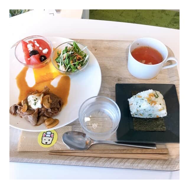 川口智美のインスタグラム：「今日一件目の現場は #お台場 エリア🎡 お昼は #TOYOTA  が運営している カフェでランチしました🥗  #ランチ #お台場ランチ #お台場カフェ #トヨタ自動車」