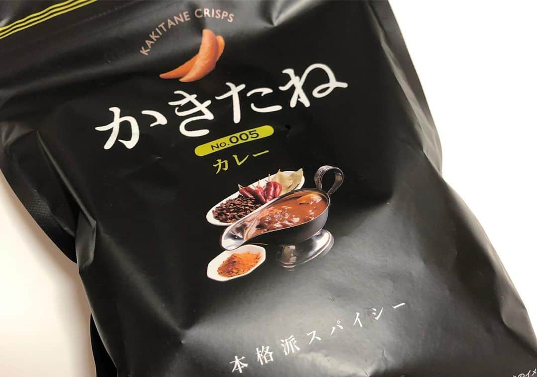 佐藤由季さんのインスタグラム写真 - (佐藤由季Instagram)「何これーー！！！！ と大興奮🍛😍🍛😍 いつも遠征のお土産を買ってきてくれる @mi.ka.wai が変わり種のカレー土産を 見つけてきてくれました🧡 お散歩中にカレースポットにも 連れて行ってくれるカレー遣い😍 いつもありがとう😭✨ ジャイアンツ後半戦も頑張りましょーう⚾️ #カレー土産  #カレー遣い  #カレースパイス  #おかき  #いろり庵  #かきたね  #カレー味  #新潟遠征  #お疲れ様  #いつもありがとう  #ジャイアンツヴィーナス  #マネージャー  #カレースポット  #ロフト  #カレー女子  #カレーマイスター  #佐藤由季」7月18日 23時52分 - yukisato0710