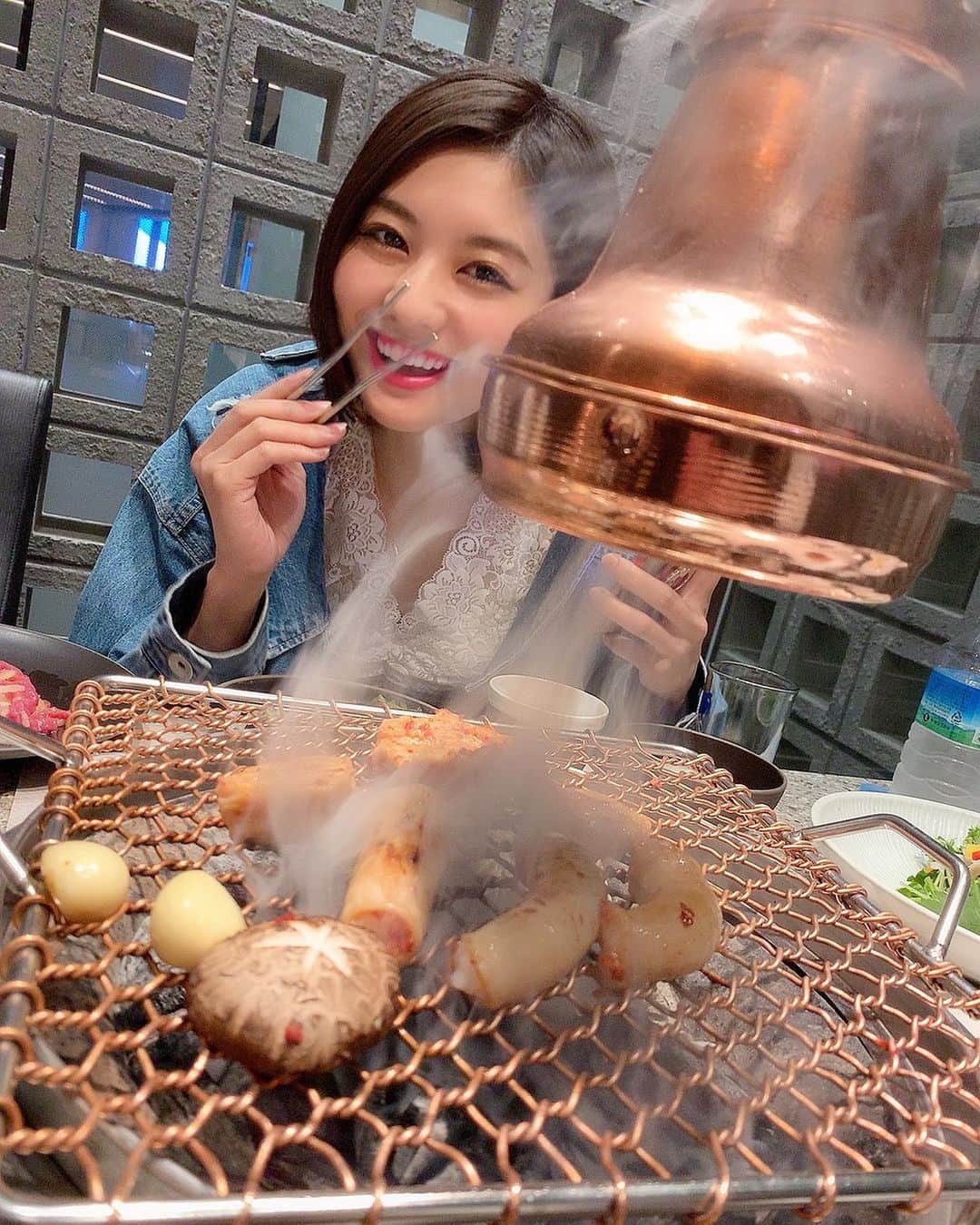 林ゆめさんのインスタグラム写真 - (林ゆめInstagram)「前韓国行ったときに食べた焼肉！ めっちゃ楽しそう。笑 _ _ _ #韓国 #焼肉」7月18日 22時28分 - ___yuume.18