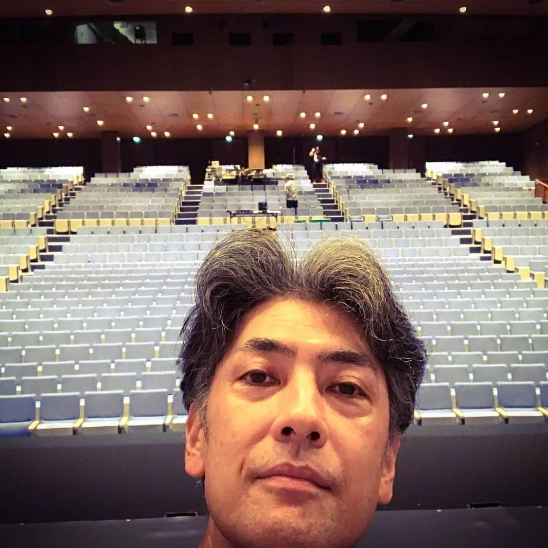 堀部圭亮さんのインスタグラム写真 - (堀部圭亮Instagram)「舞台『ドライビング・ミス・デイジー』仙台公演。電力ホールでの2日間の公演も、お陰様で大盛況の内に幕を閉じました。2日とも本当に温かく、優しさに満ちたカーテンコール。 東京公演でもそうでしたが、その瞬間劇場全体を包んでいるのは、間違いなく〝愛〟だと思うのです(*´꒳`*)♪ いよいよ公演は残すところあと1回、大千穐楽の名古屋公演です。 思い残す事の無い様、しっかりと準備をして参ります！」7月18日 22時25分 - keisuke_horibe