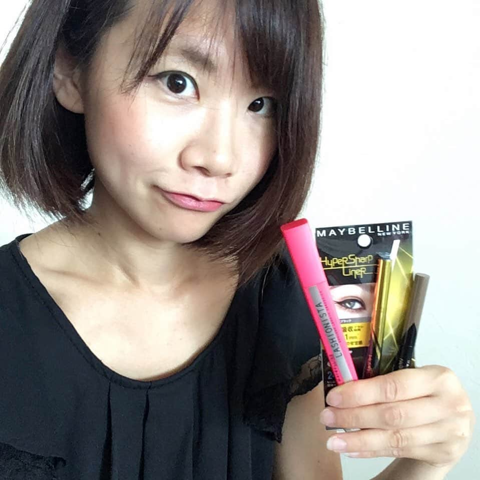 葵さんのインスタグラム写真 - (葵Instagram)「愛用中のメイベリン様より、@maybelline  こちらの三点あれば目元バッチリになれます♪ ○ラッシュニスタNのマスカラ ○ファッションブロウ パウダーインペンシル ○ハイパーシャープライナーR  どれも描きやすいし、崩れにくくて１日目元がパッチリキープ❣️ これからの時期にもおすすめです。 ぜひみなさんも手にとってみてね！  #メイベリン #ラッシュニスタN #ハイパーシャープライナー  #ファッションブロウパウダーインペンシル  #美容 #コスメ #目元メイク」7月18日 22時37分 - dolphin_coconut