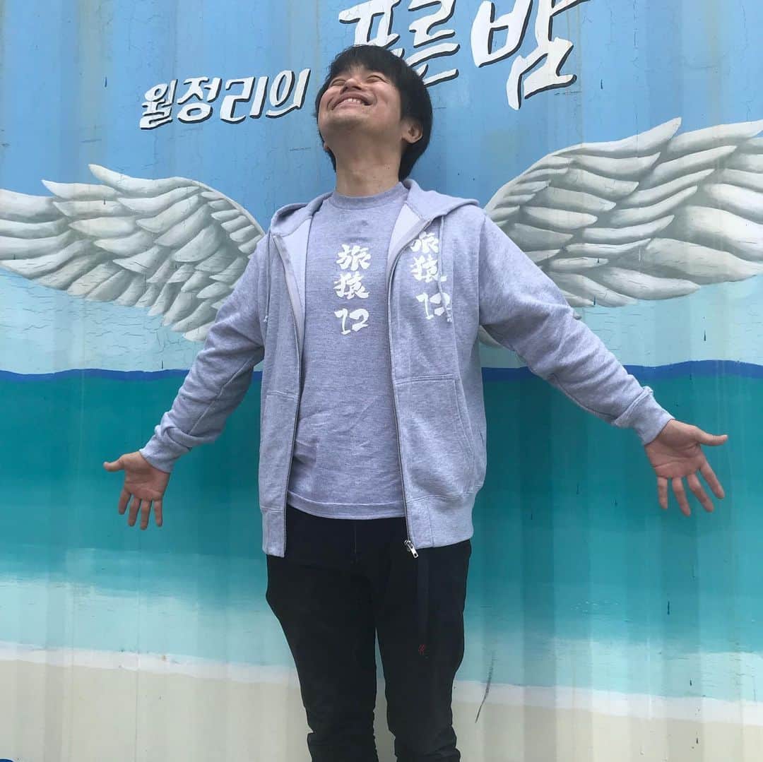 東野幸治さんのインスタグラム写真 - (東野幸治Instagram)「羽根が生えることに恥ずかしがるバカリズム君。無理矢理に、躍動感をリクエストしました。 バカリズム君が飛んでいきます！」7月18日 22時30分 - higashinodesu