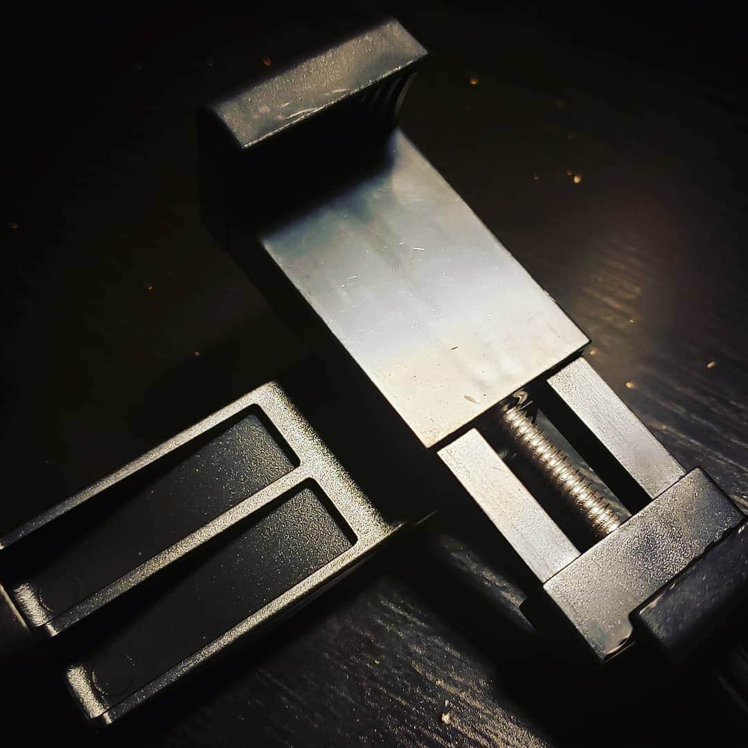 O-JIROのインスタグラム：「ドラム動画録画用のホルダーを新しくしてみた。あとはこの下のアームが届けば撮れる！早く届かないかな。」