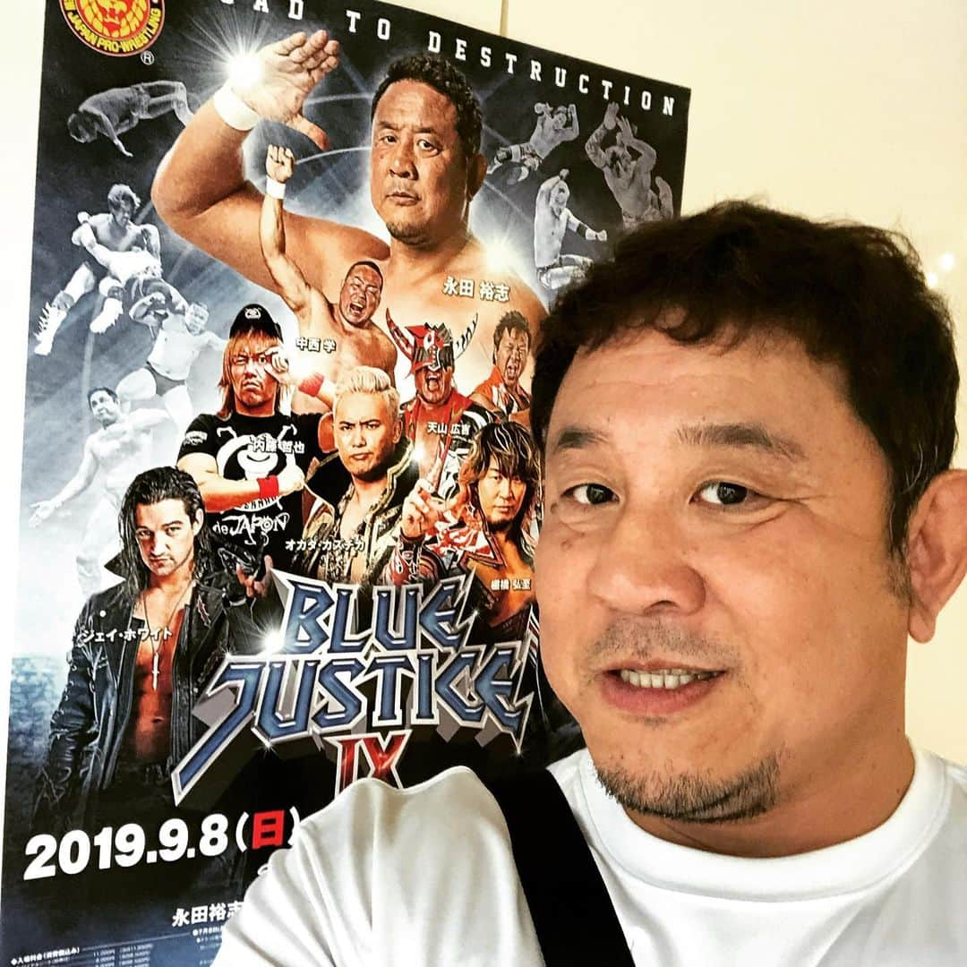 永田裕志さんのインスタグラム写真 - (永田裕志Instagram)「原宿デポルテスに東金大会のポスターとフライヤーを貼ってもらいに行ってきました。 ふと見ると、2年前に俺と一緒にG１を完走したBLUEJUSTICE Tシャツが飾ってありました。 一瞬感慨深い思いに浸ってしまいました。 #永田裕志 #bluejusticeix  #デポルテス #296さん #第三世代  #新日本プロレス  #東金アリーナ #9月8日」7月18日 22時51分 - yuji_nagata