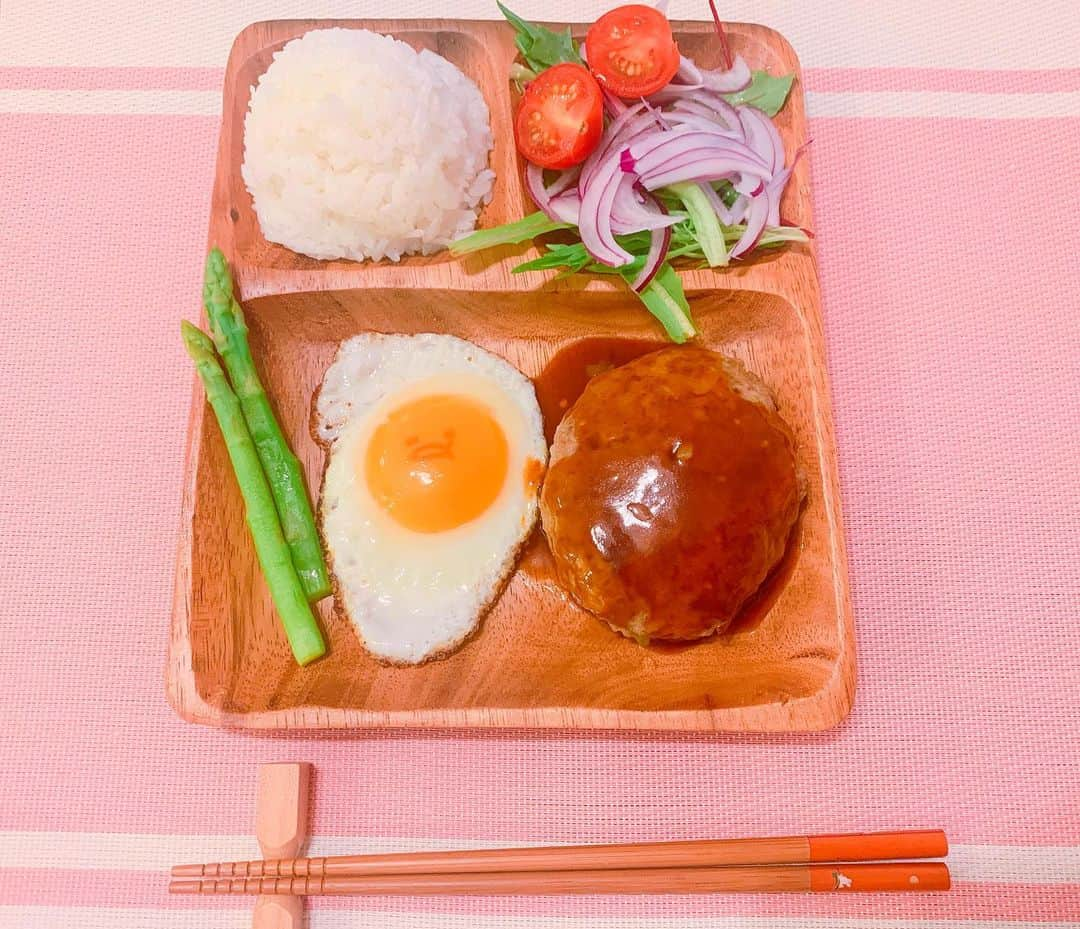 能條愛未さんのインスタグラム写真 - (能條愛未Instagram)「ワンプレートご飯をやってみたかった。 シンプルシンプル  目玉焼きが主役だよ＾＾ お顔書いてあるの」7月18日 22時56分 - noujoami_official