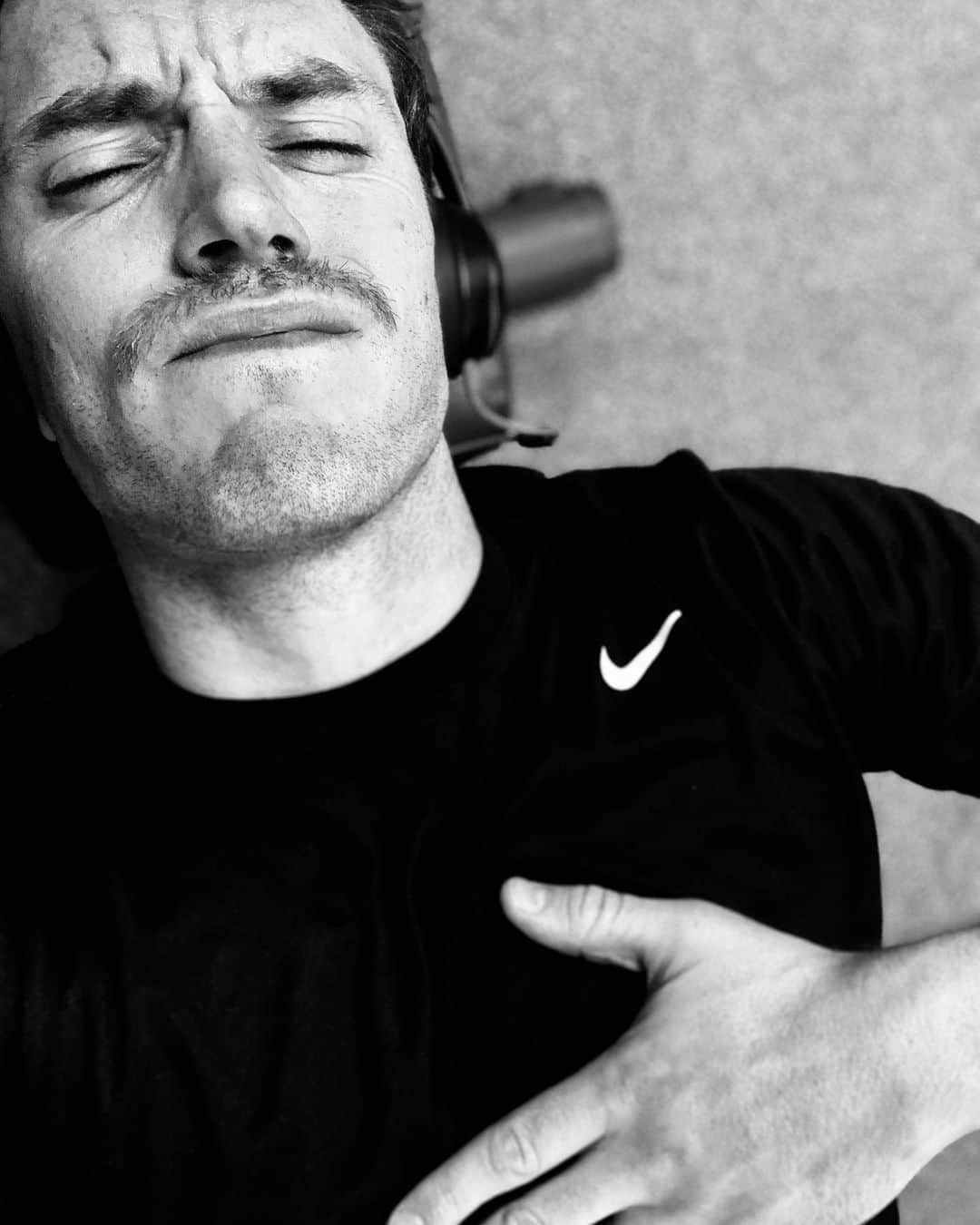 サム・クラフリンのインスタグラム：「You know what they say: You have to break a sweat to make yourself a bit fitter like.」