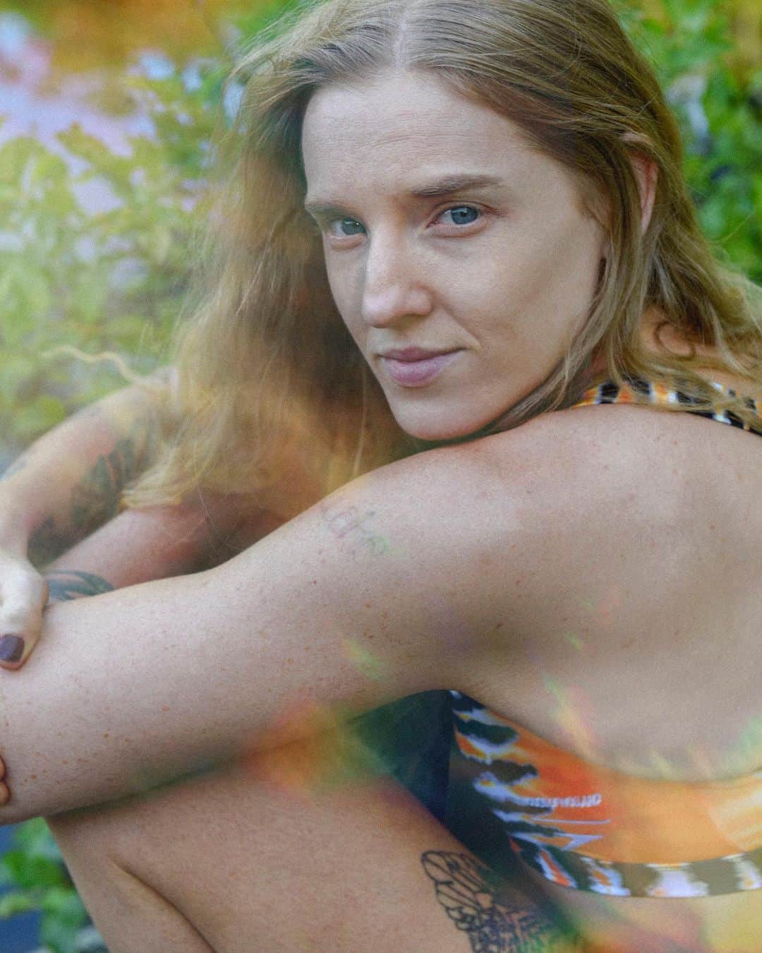 のインスタグラム：「“It’s the one place in the world where I do most of my thinking and reflecting. It’s also the place where I feel most creative, gliding through the crystal-clear waters whether it be the pool, sea, river, lake is pure ultimate freedom for me.” Read the full interview with @baby_deyn over on our blog now. #houseofholland #hohxspeedo #speedo」