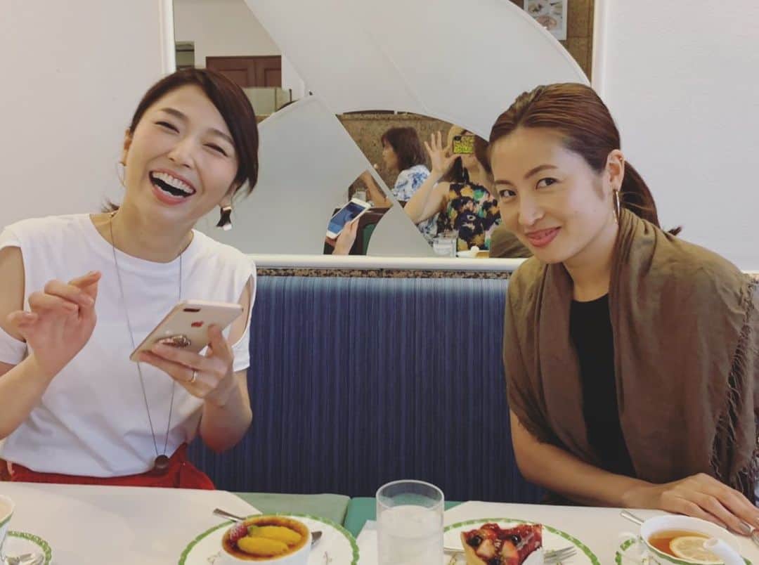 楊原京子さんのインスタグラム写真 - (楊原京子Instagram)「大好きな2人に会えて幸せな日。 会話が噛み合ってないようで 絶妙に噛み合ってる私たち。😂 私から見た景色がとても美しかったのでシェアします♡ よっちゃん @yoshiko.irino_official  しまちゃん @ayucecream ・ ・ #笑笑 #ありがとう」7月18日 23時15分 - kyoko.yanagihara