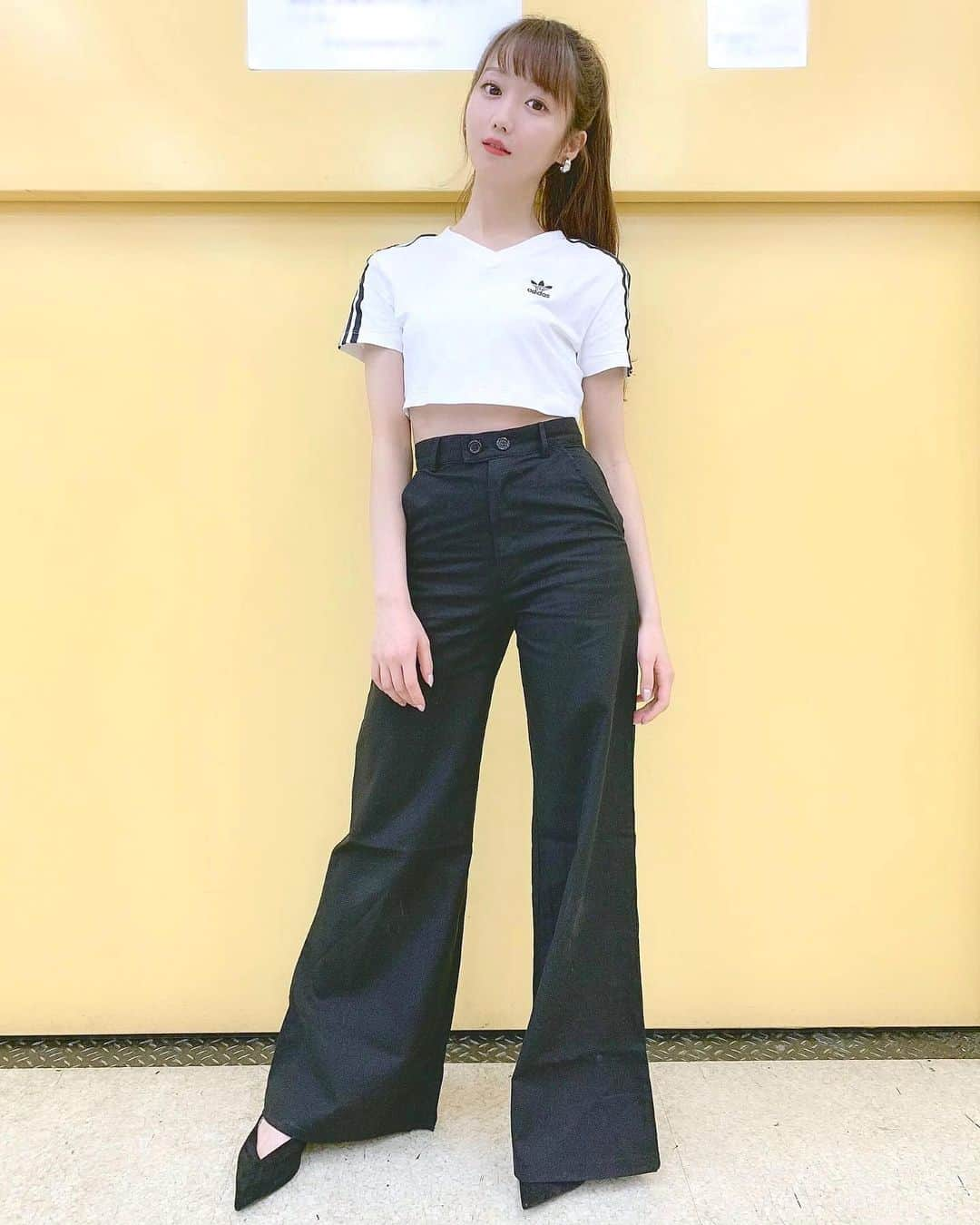 大谷映美里さんのインスタグラム写真 - (大谷映美里Instagram)「💛🖤💛🖤 ㅤㅤㅤㅤㅤㅤㅤㅤㅤㅤㅤㅤㅤ tops #adidasoriginals  pants #andlottie  shoes #zara earring #whoswhochico  ㅤㅤㅤㅤㅤㅤㅤㅤㅤㅤㅤㅤㅤ 先日の個別握手会4部で着ました🍒 #みりにゃ服」7月18日 23時16分 - otani_emiri