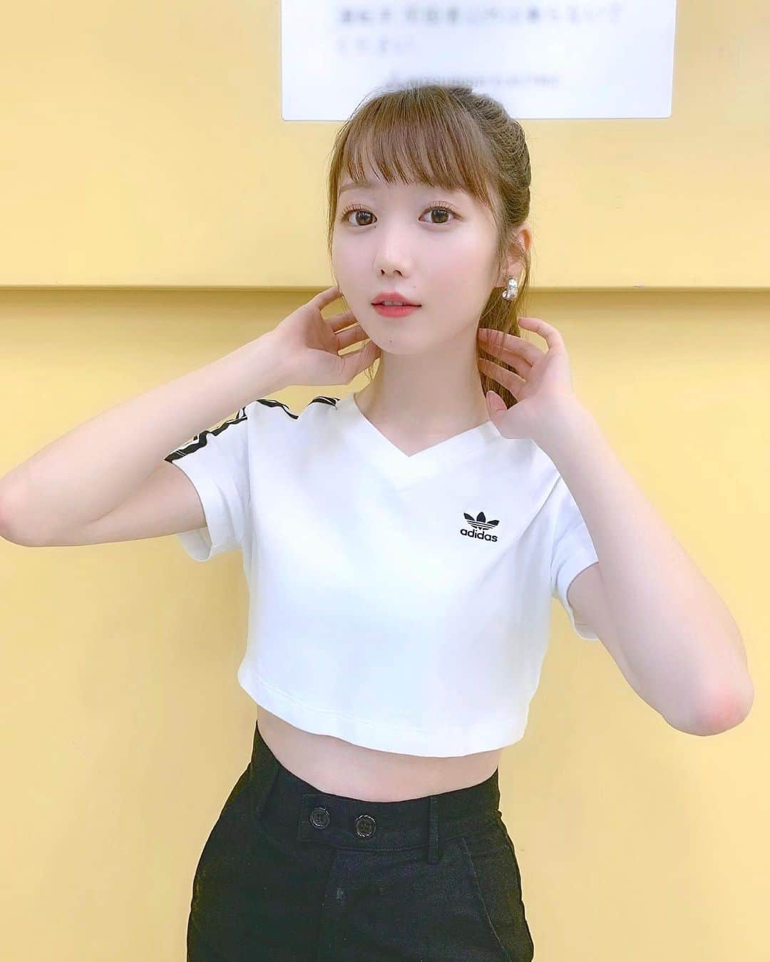 大谷映美里さんのインスタグラム写真 - (大谷映美里Instagram)「💛🖤💛🖤 ㅤㅤㅤㅤㅤㅤㅤㅤㅤㅤㅤㅤㅤ tops #adidasoriginals  pants #andlottie  shoes #zara earring #whoswhochico  ㅤㅤㅤㅤㅤㅤㅤㅤㅤㅤㅤㅤㅤ 先日の個別握手会4部で着ました🍒 #みりにゃ服」7月18日 23時16分 - otani_emiri